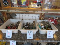 LOT including assorted utensils