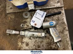 Tough phneumatic chisel with 1/4" angle impact