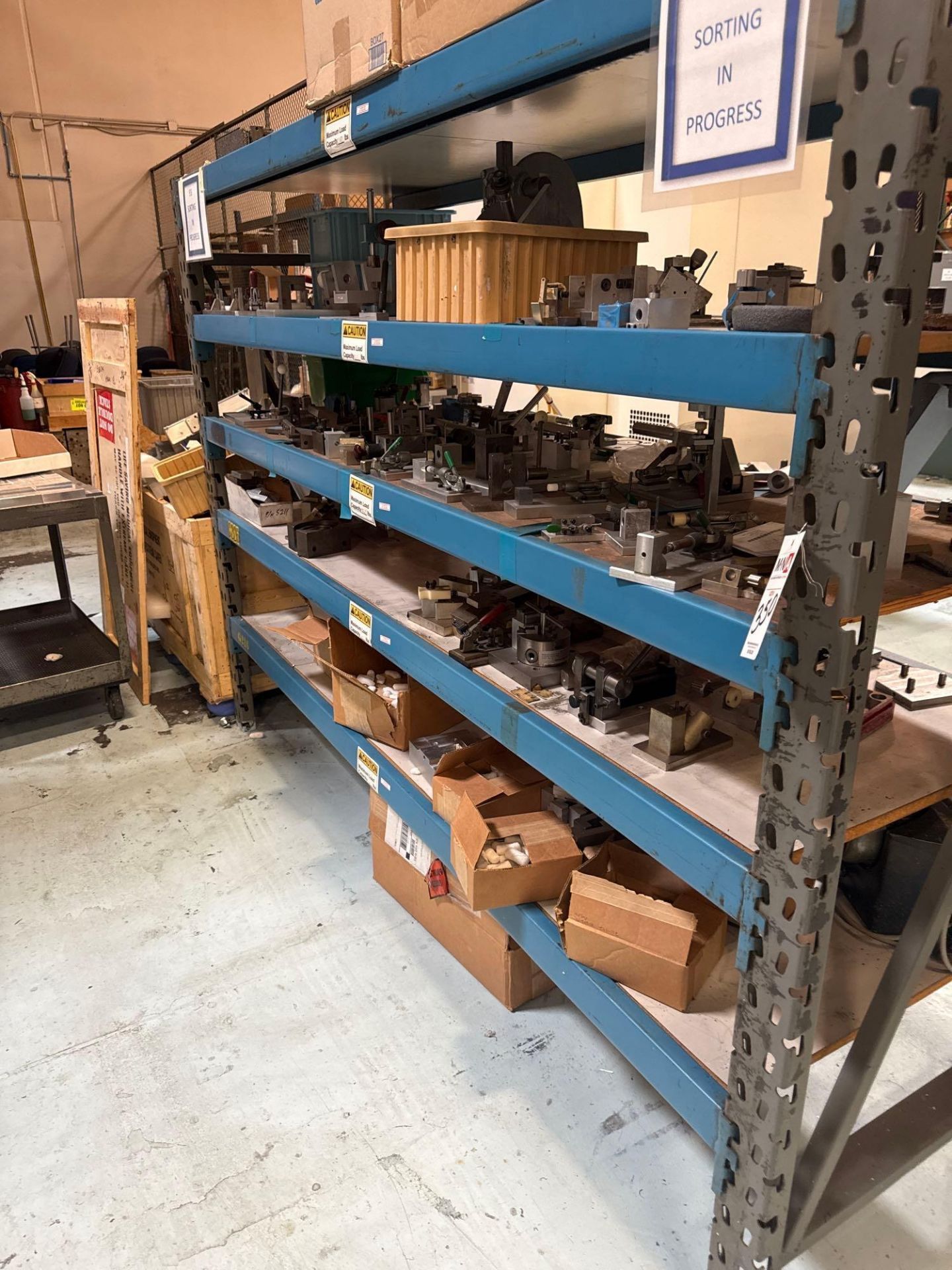 Pallet Rack with Fixtures
