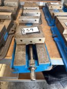 Kurt AngLock D-675 Mill Vise