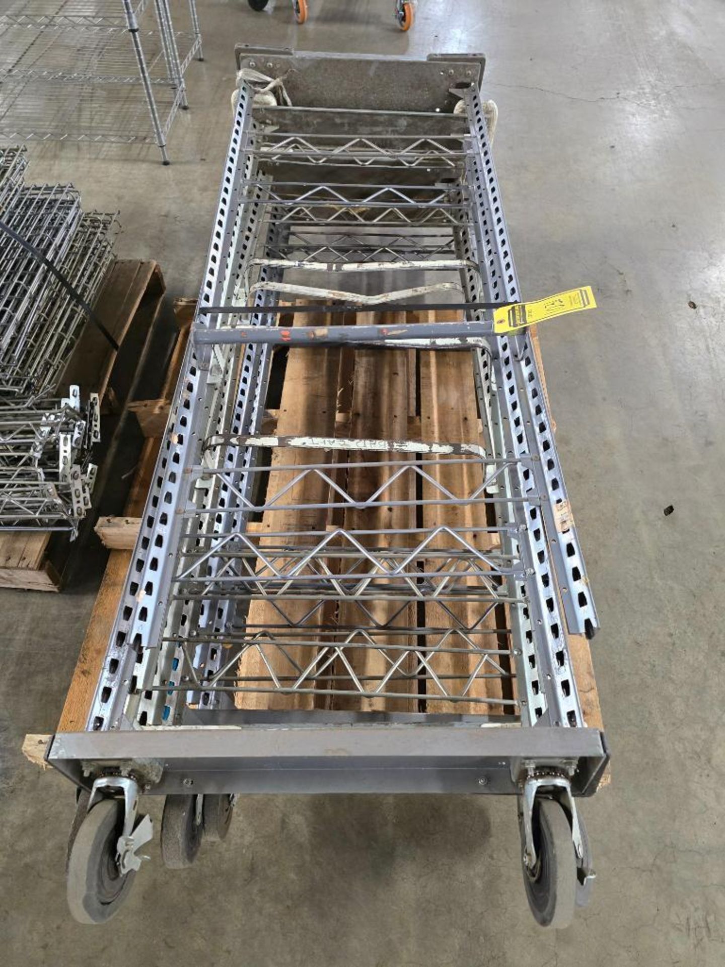{ Group of lots: 1029, 1030, 1031, 1032 } Assorted Metro Racks & Metro ...