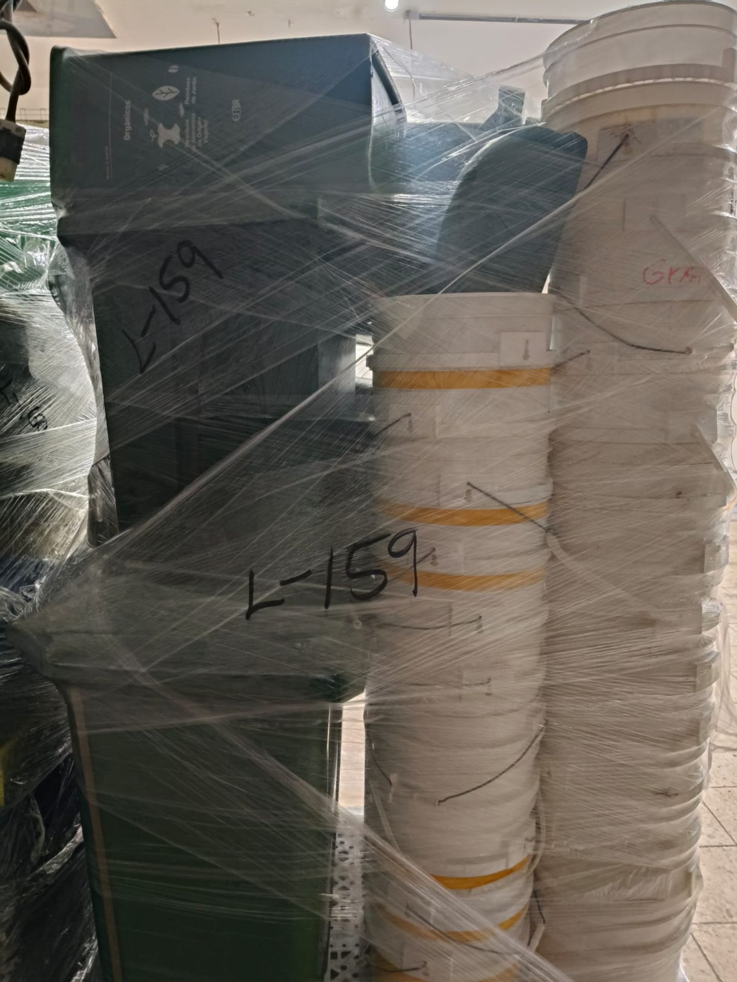 26 Plastic containers, each with a capacity of 19 liters, and 7 trash ...