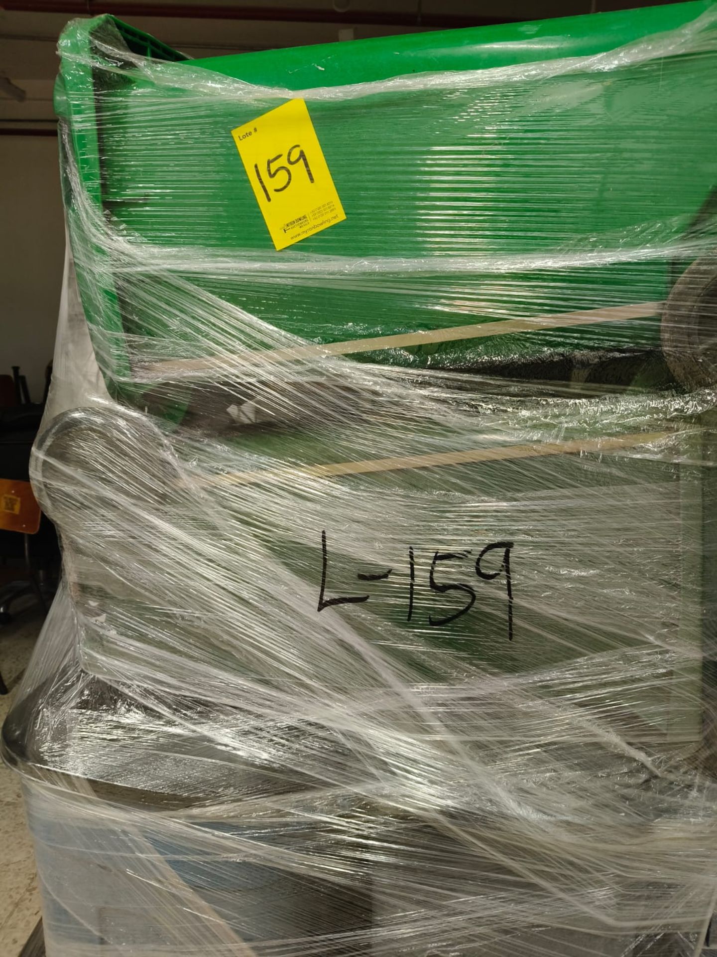 26 Plastic containers, each with a capacity of 19 liters, and 7 trash ...
