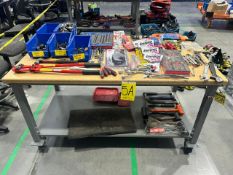 Lot of tools, contains: Adjustable wrenches of various sizes; ratchet wrenches with their respectiv