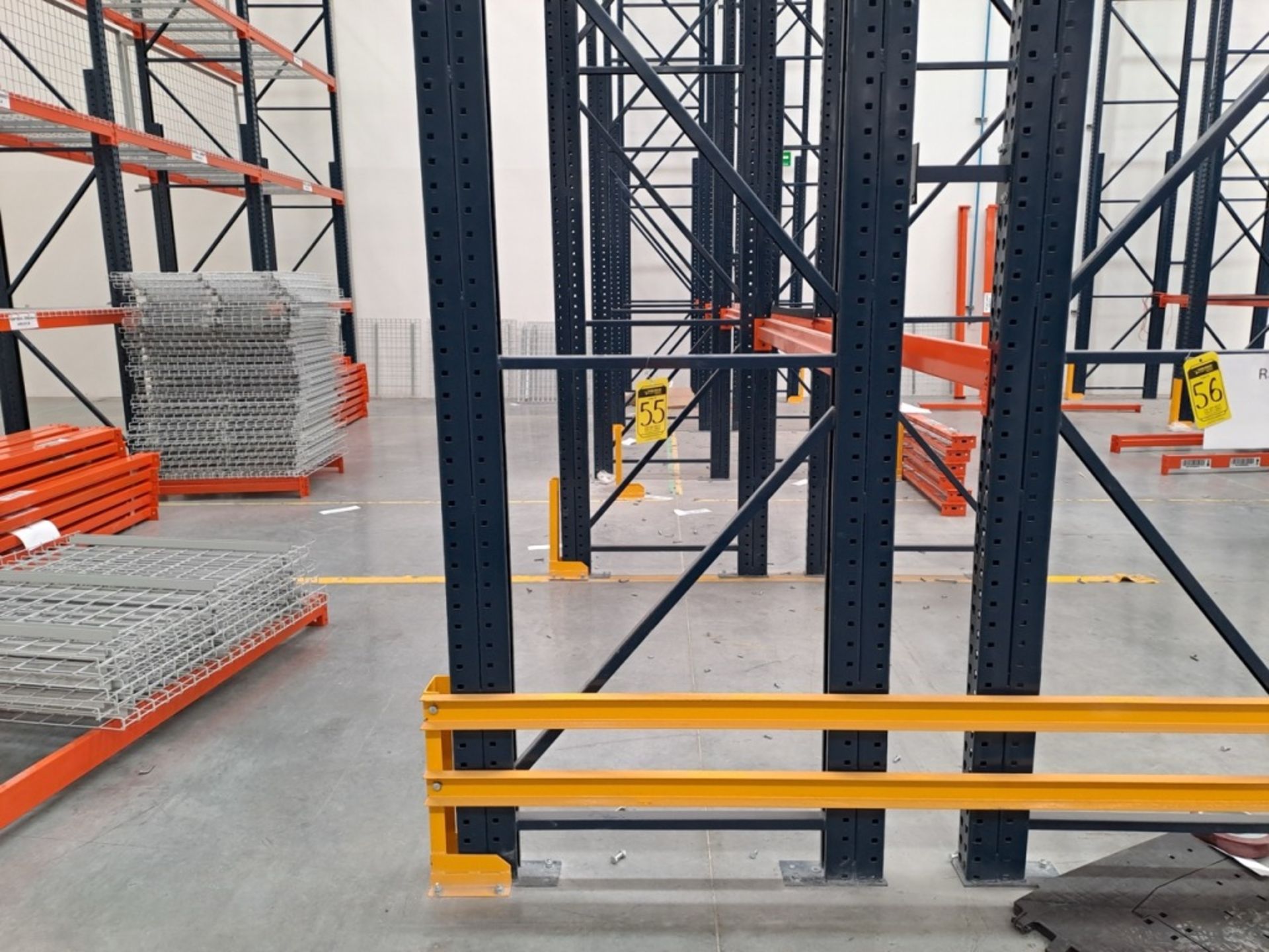 1 row of storage racks measuring 10.13 meters long, 8.50 meters high, 1 ...