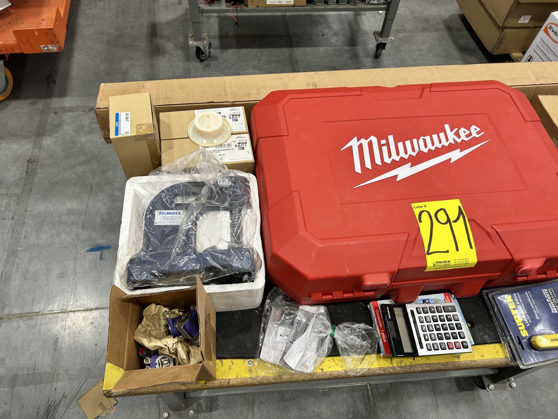 Lot of tools, containing: 1 MILWAUKEE 1-5/8 magnetic drill, model 4272/ ...