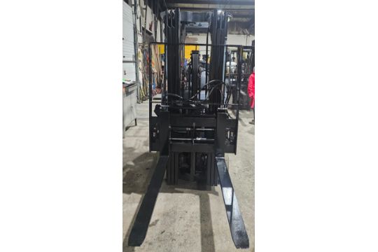 2012 Toyota 3,000lbs Capacity Electric Forklift 48V sideshift positioner 3-STAGE MAST with Brand new - Image 5 of 5