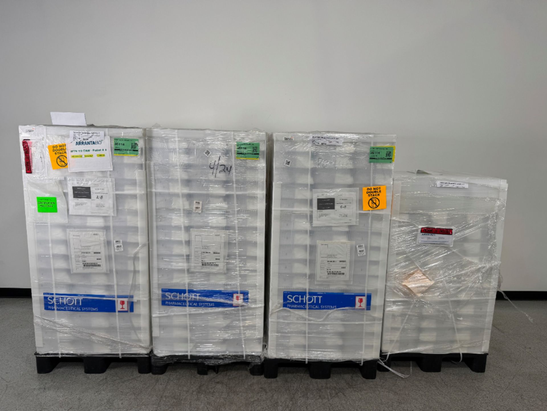 4 Pallets of AdaptiQ Ready-to-use Vials, Description: AdaptiQ ready-to ...