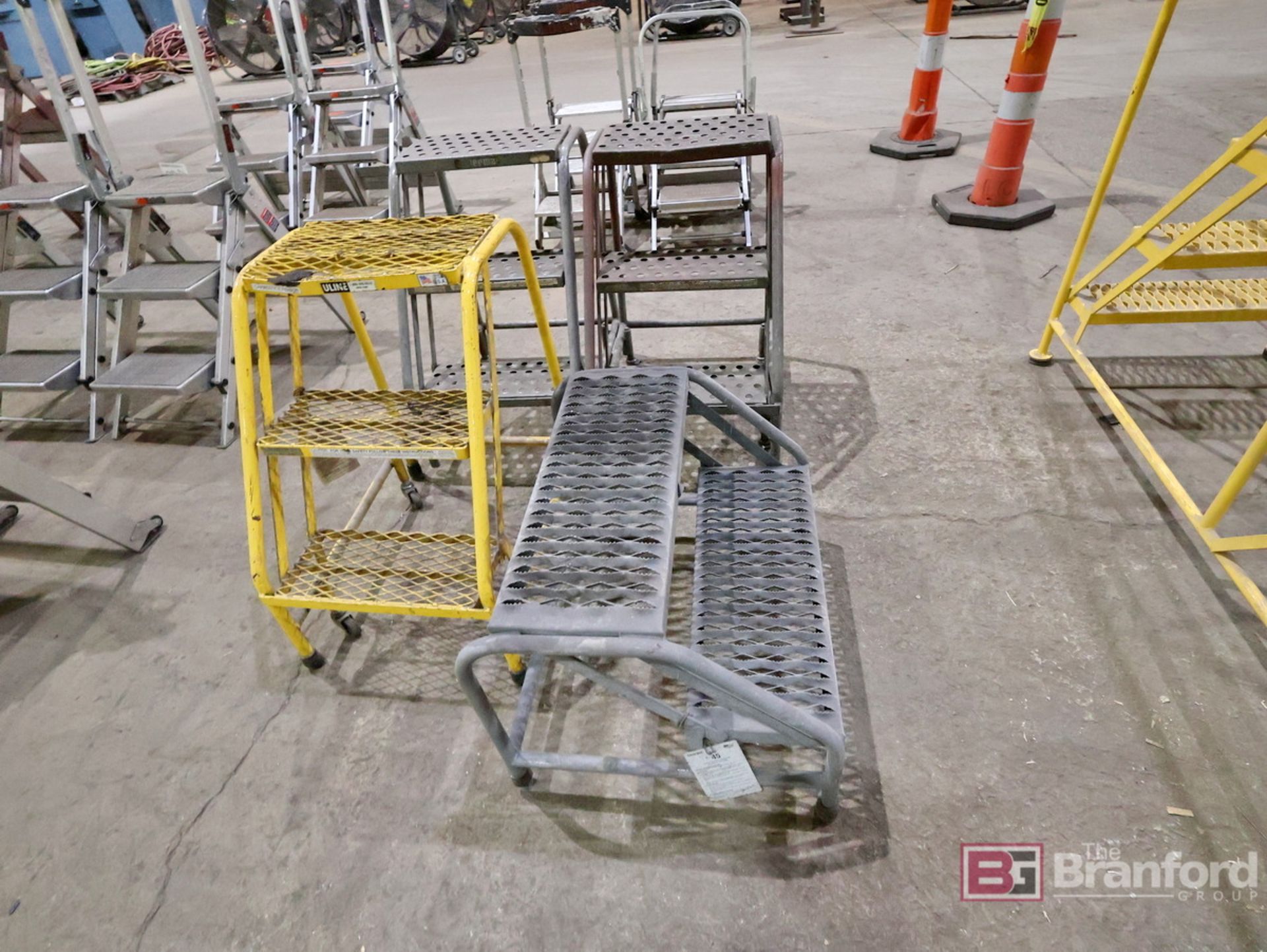 (3) 3' Stock Ladders & [1] 2' Stock Ladder
