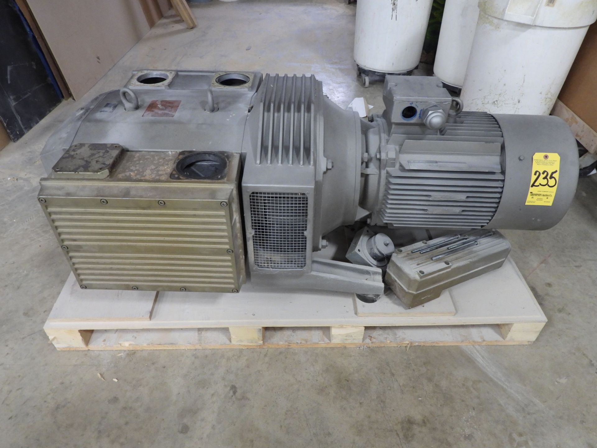 Becker VTLF 500 oil-less rotary vane vacuum pump