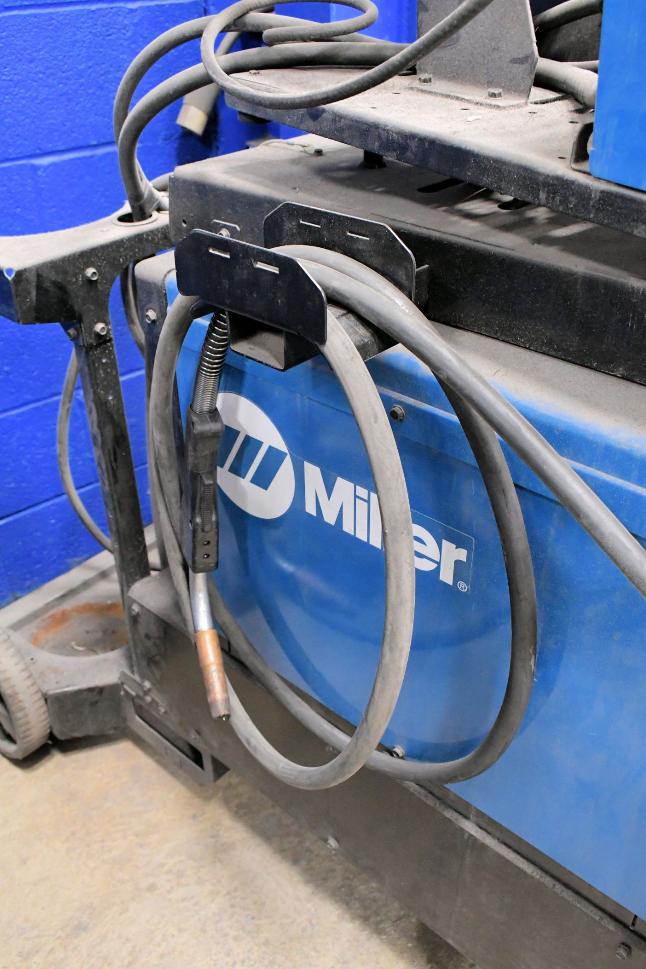 Miller Model Deltaweld 350, 350 Amp Portable Mig Welder with Intellix