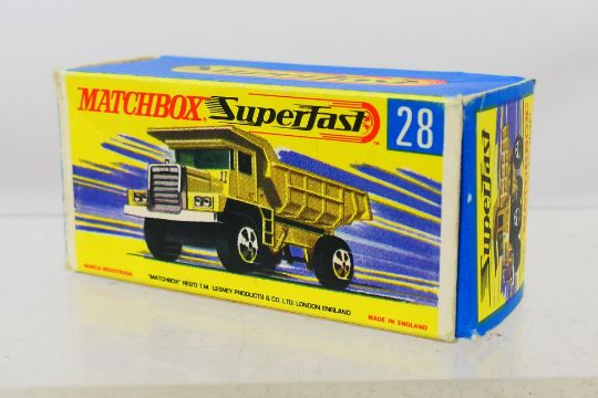 Matchbox - Superfast - A boxed Mack Dump Truck with open cast steps and black front axle clip. - Image 6 of 6