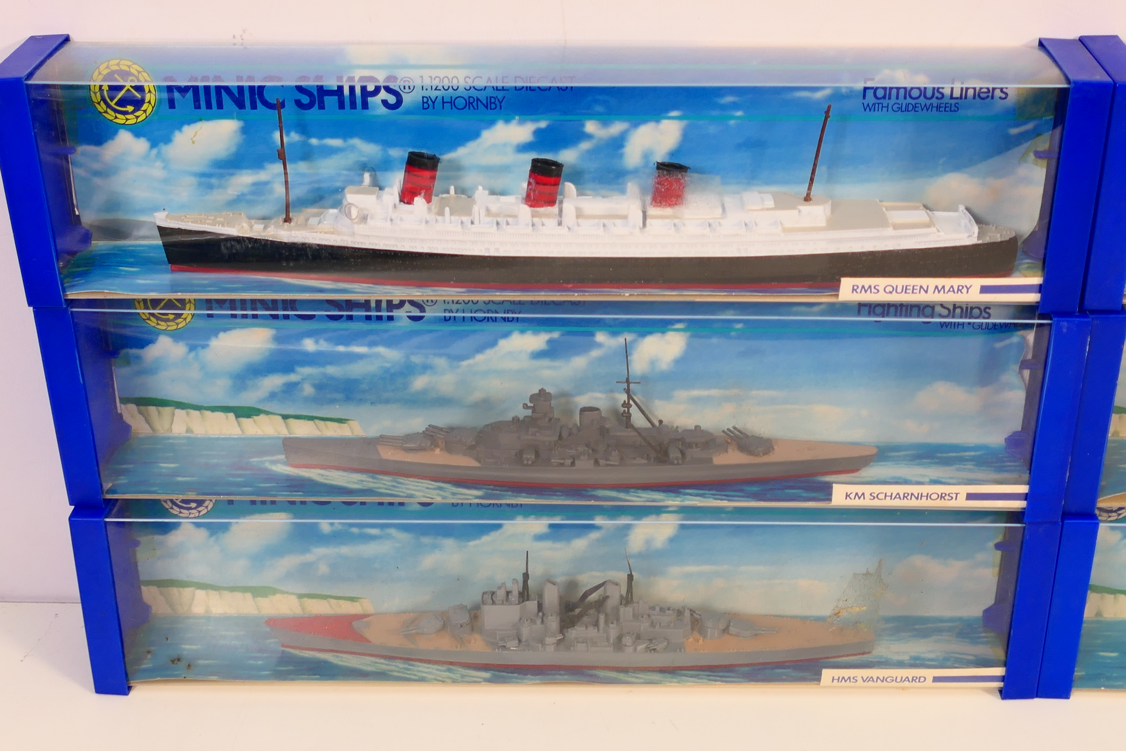 Maquette Bateau Hornby Minic Ships – HMS Bulwark – Échelle 1/1200 – M751