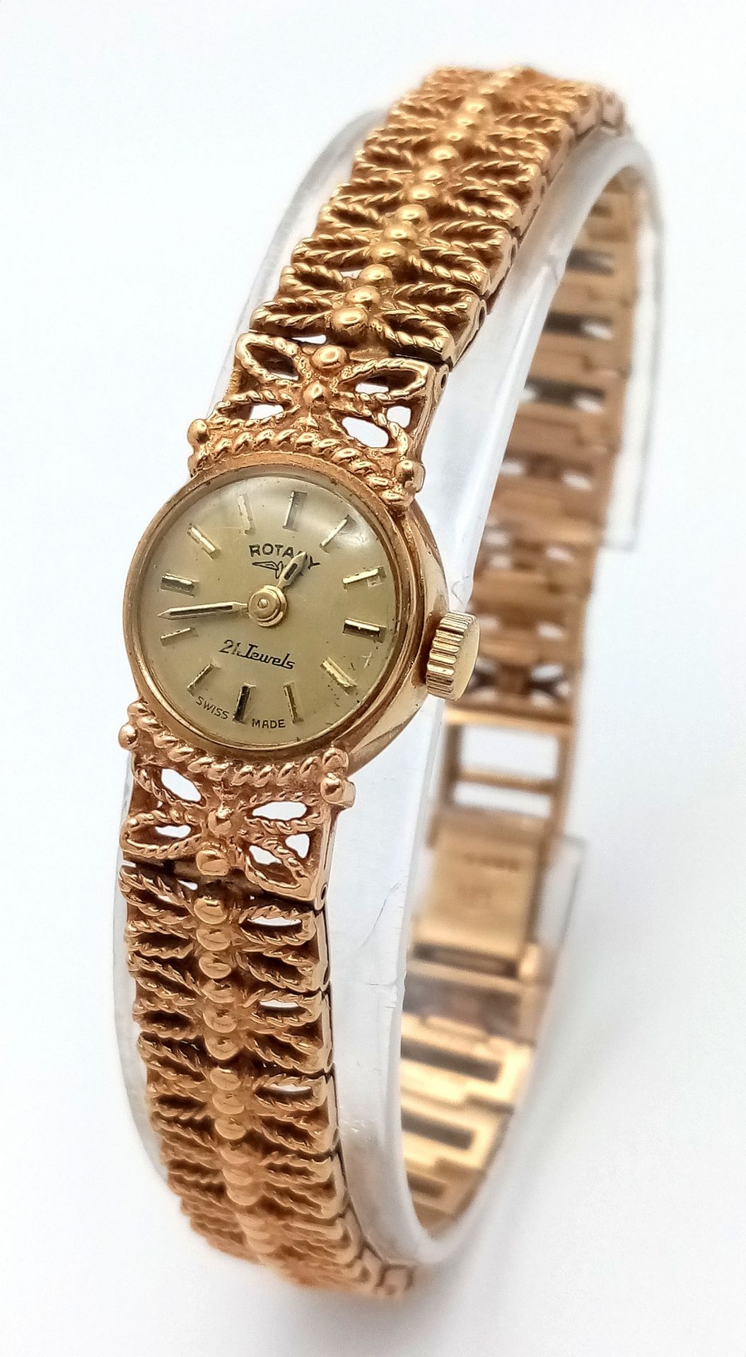 A Vintage 9K Gold Rotary 21 Jewel Ladies Watch. 9k gold bracelet and case - 16mm. Gold tone dial.