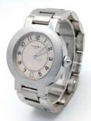 A Chaumet of Paris Quartz Ladies Watch. Stainless steel bracelet and case - 36mm. White textured
