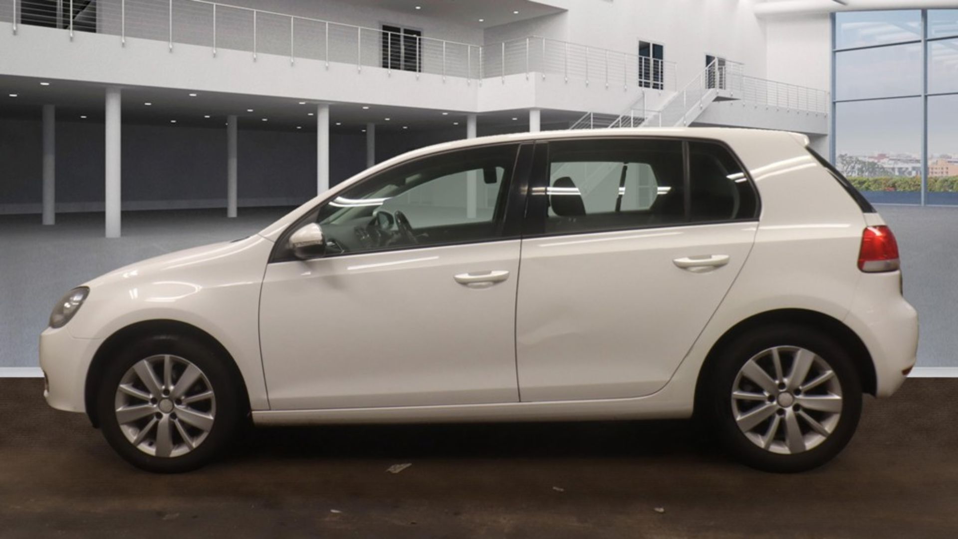 VOLKSWAGEN GOLF 1.6 TDI MATCH 2011 (11) (MOT SEPT 26) - Image 5 of 11