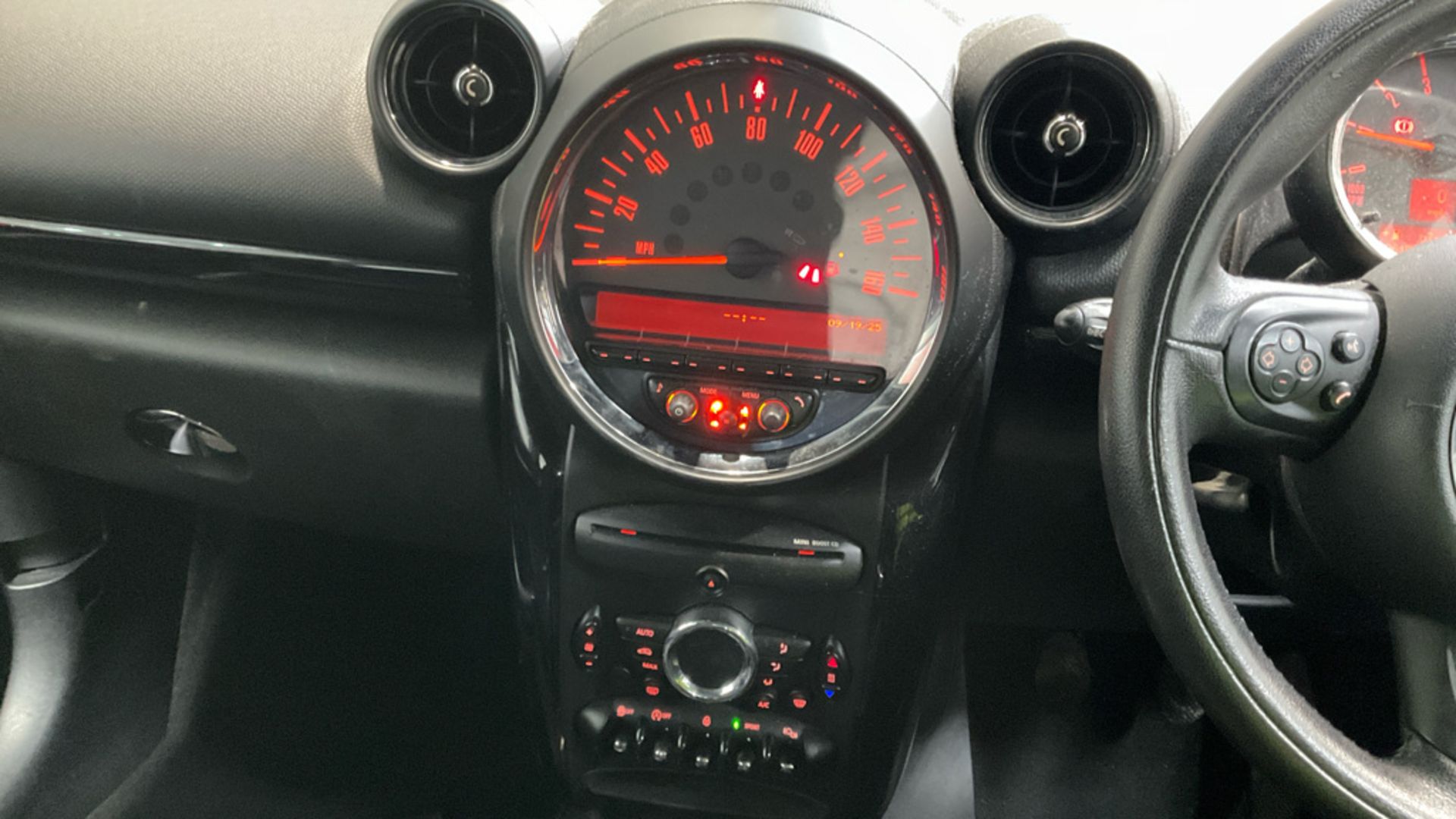 MINI COUNTRYMAN 1.6 COOPER D ALL 4 HATCHBACK 2015 (15) - Image 10 of 11