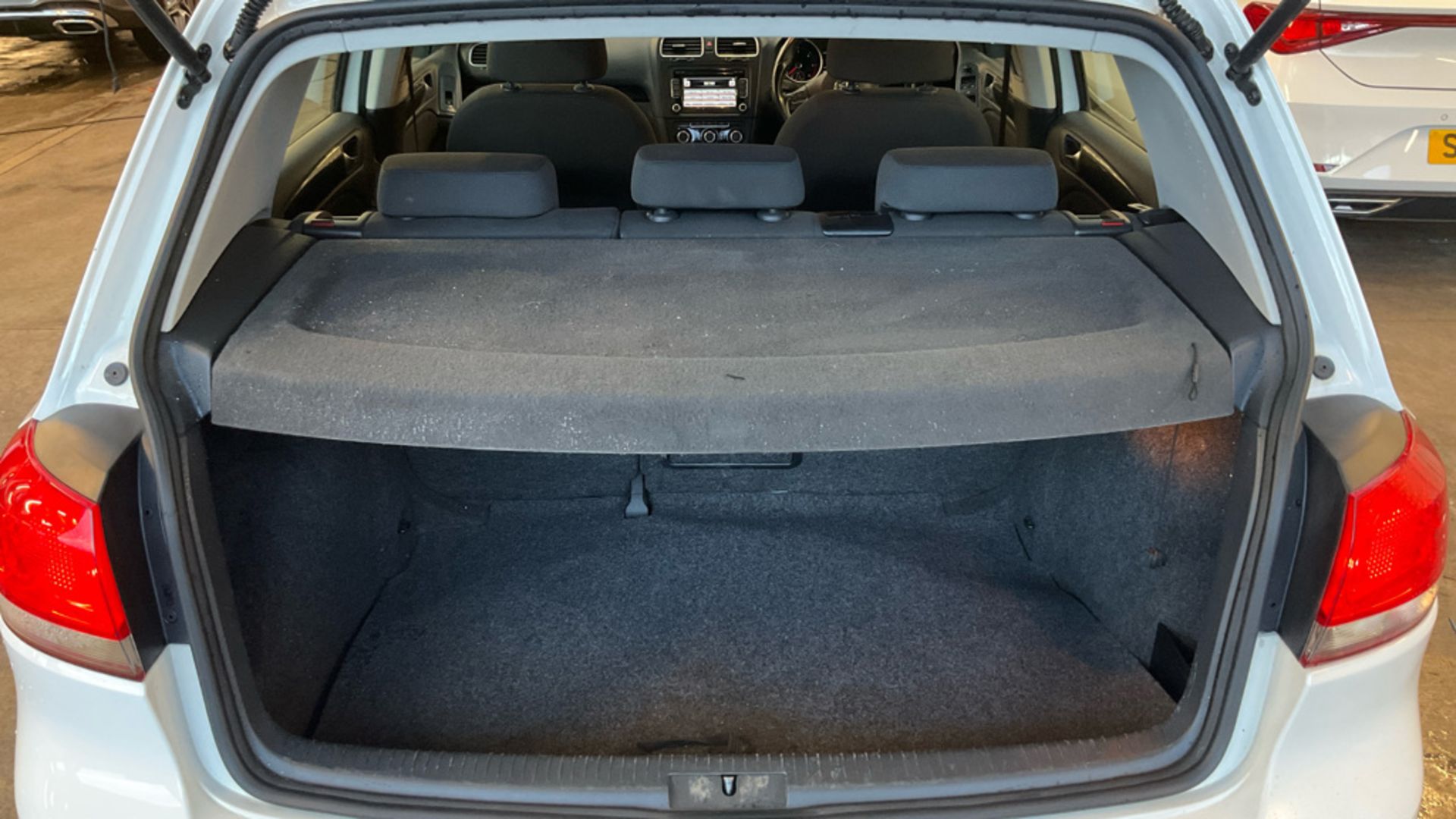 VOLKSWAGEN GOLF 1.6 TDI MATCH 2011 (11) (MOT SEPT 26) - Image 7 of 11