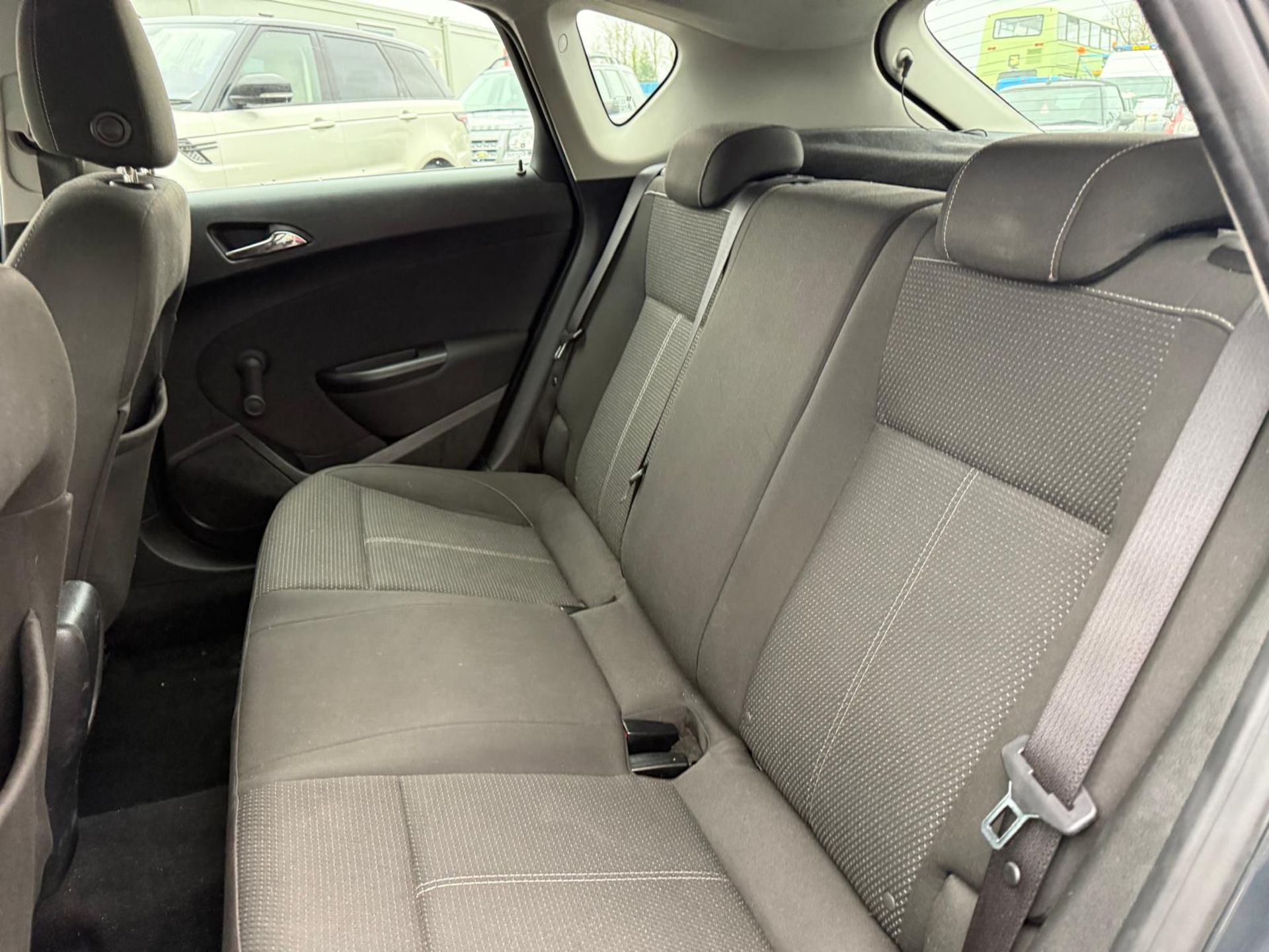 ** ON SALE ** VAUXHALL ASTRA 1.6 16V 115 SRI HATCHBACK 2013 (13) ULEZ COMPLIANT - Image 15 of 19