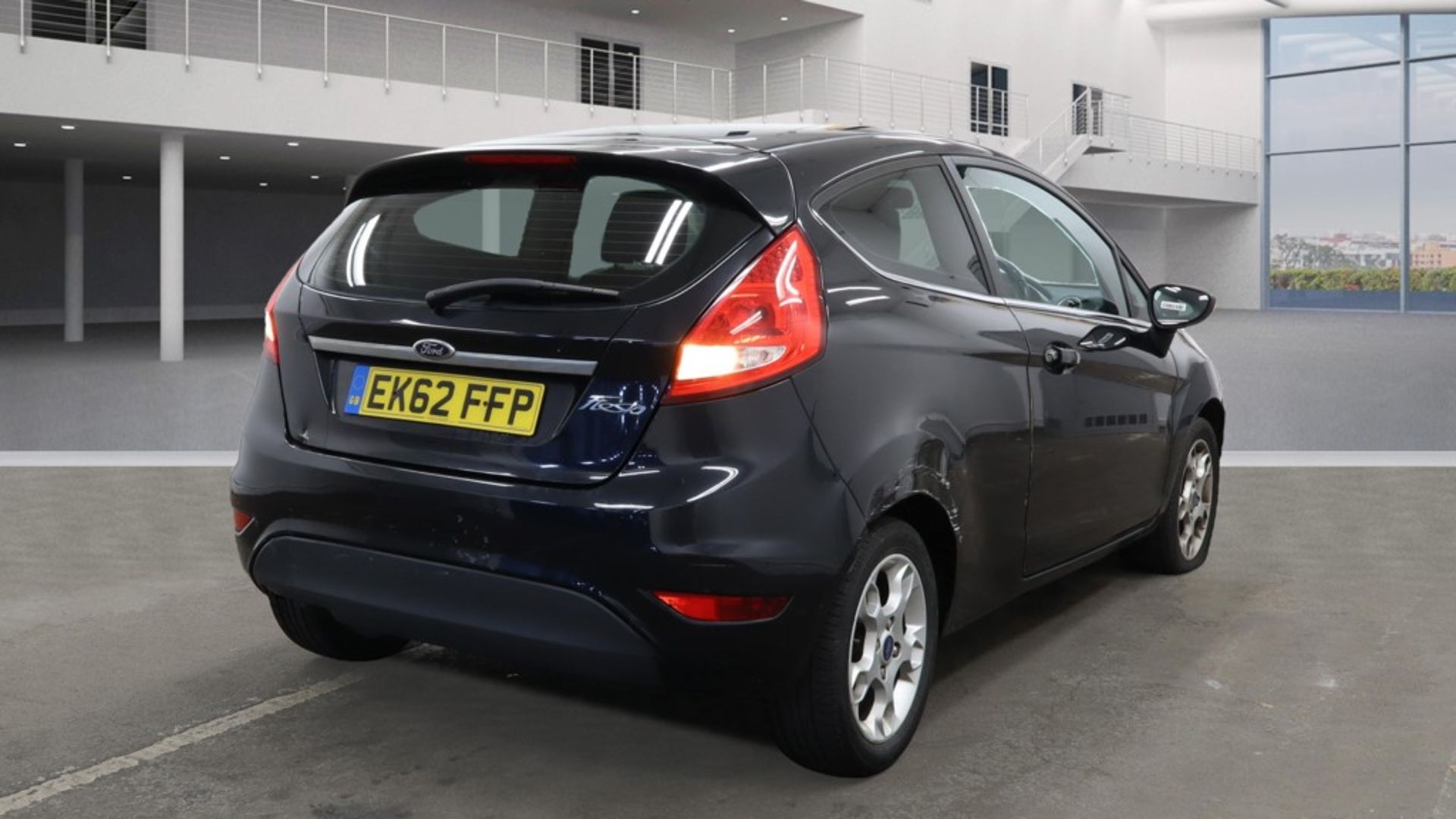 ** ON SALE ** FORD FIESTA 1.2 82 ZETEC HATCHBACK 2012 (62) ULEZ COMPLIANT - Image 3 of 11