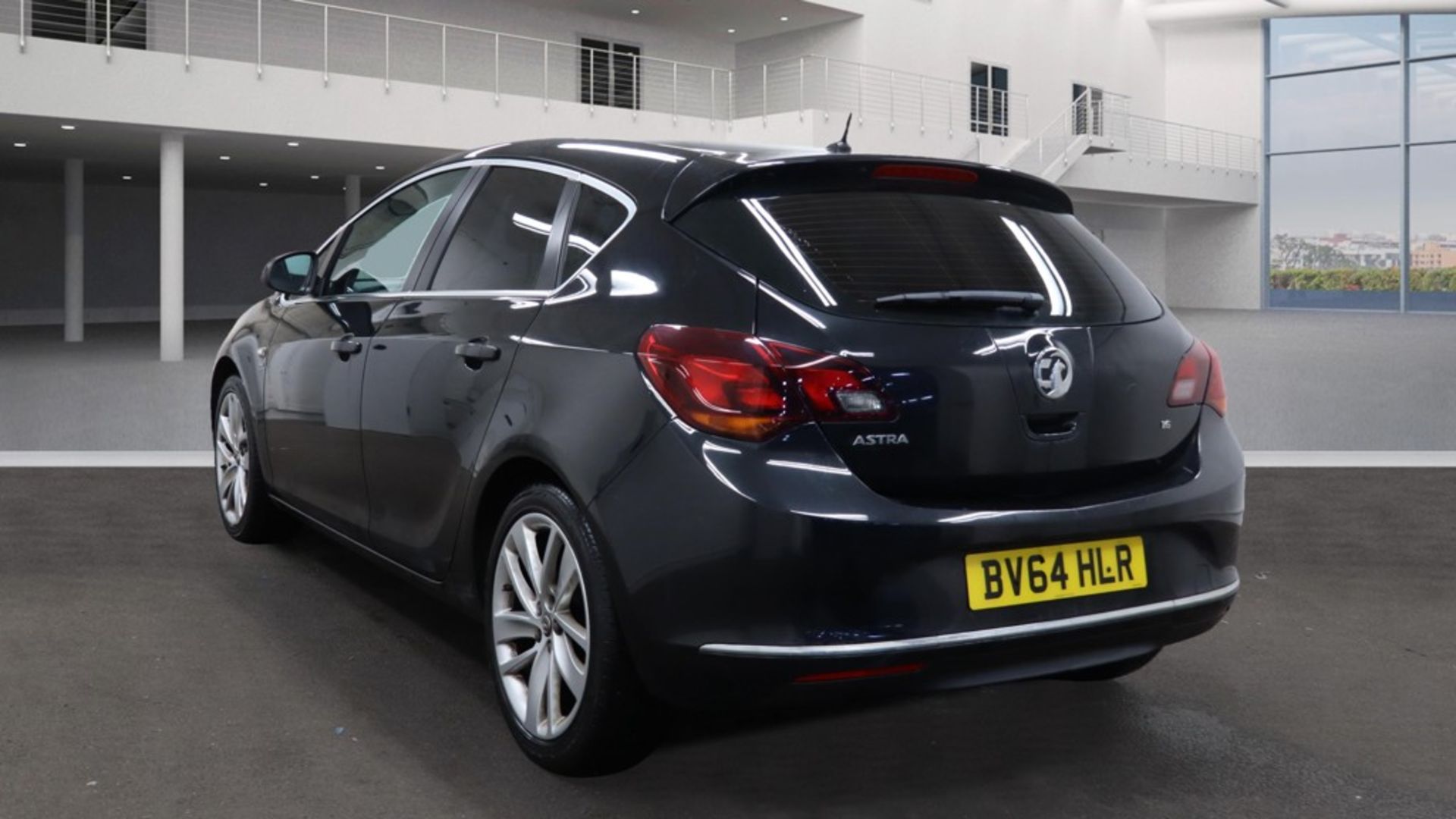 ** ON SALE ** VAUXHALL ASTRA 1.6 16V 115 SRI HATCHBACK 2014 (14) ULEZ COMPLIANT - Image 4 of 11