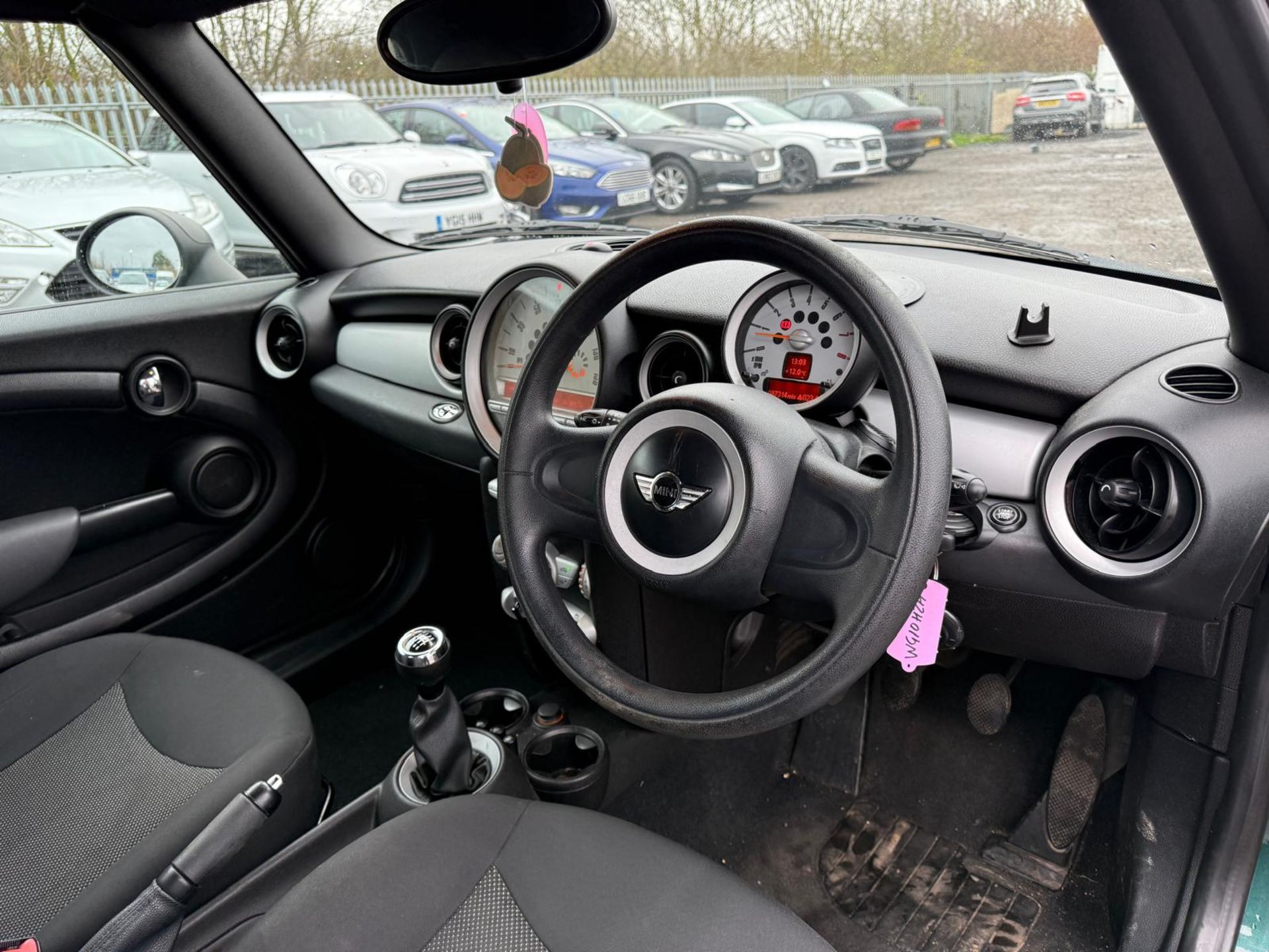 MINI ONE 1.6 CONVERTIBLE (MOT DEC 2026) 2010 (10) ULEZ COMPLIANT - Image 11 of 15