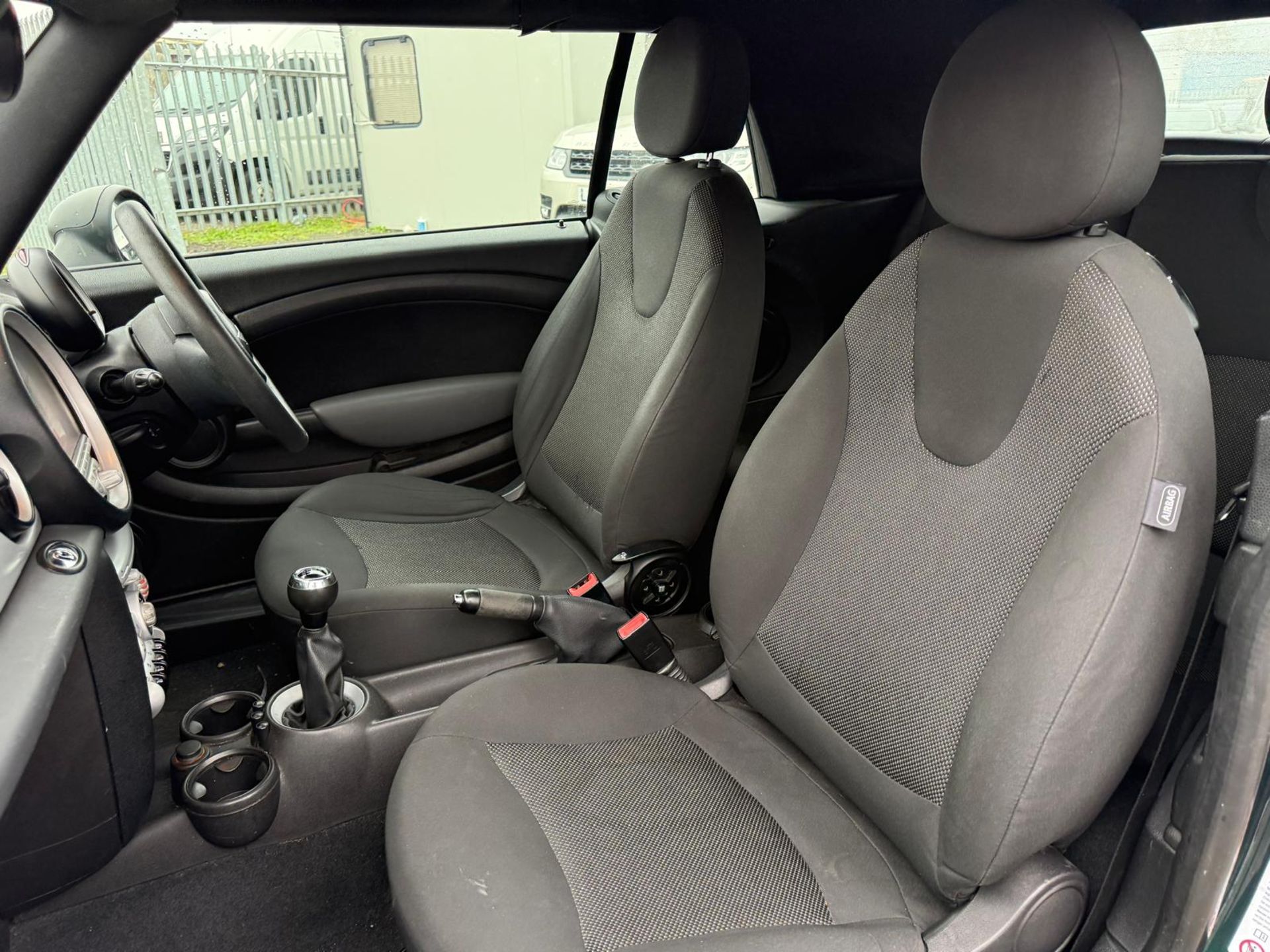 MINI ONE 1.6 CONVERTIBLE (MOT DEC 2026) 2010 (10) ULEZ COMPLIANT - Image 8 of 15