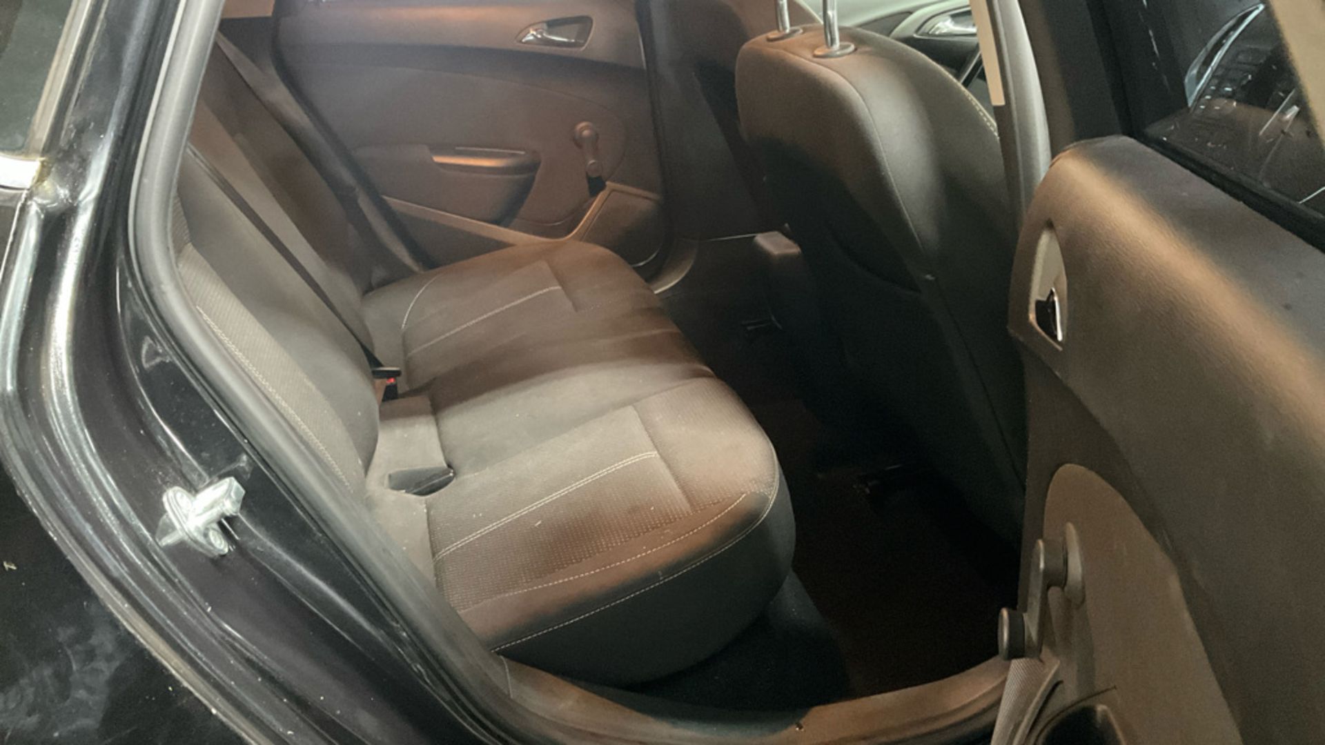 ** ON SALE ** VAUXHALL ASTRA 1.6 16V 115 SRI HATCHBACK 2014 (14) ULEZ COMPLIANT - Image 9 of 11