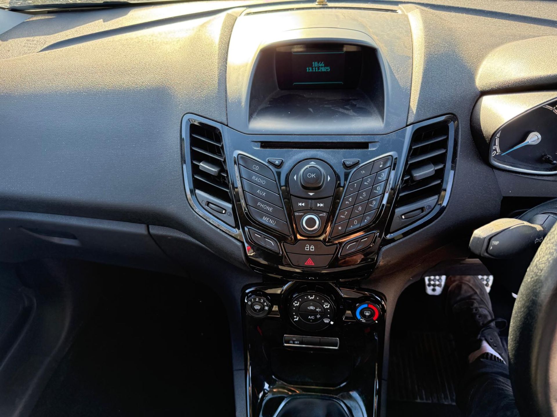 FORD FIESTA 1.0 E/B 125 ZETEC S 2013 (63) ULEZ COMPLIANT - Image 12 of 16