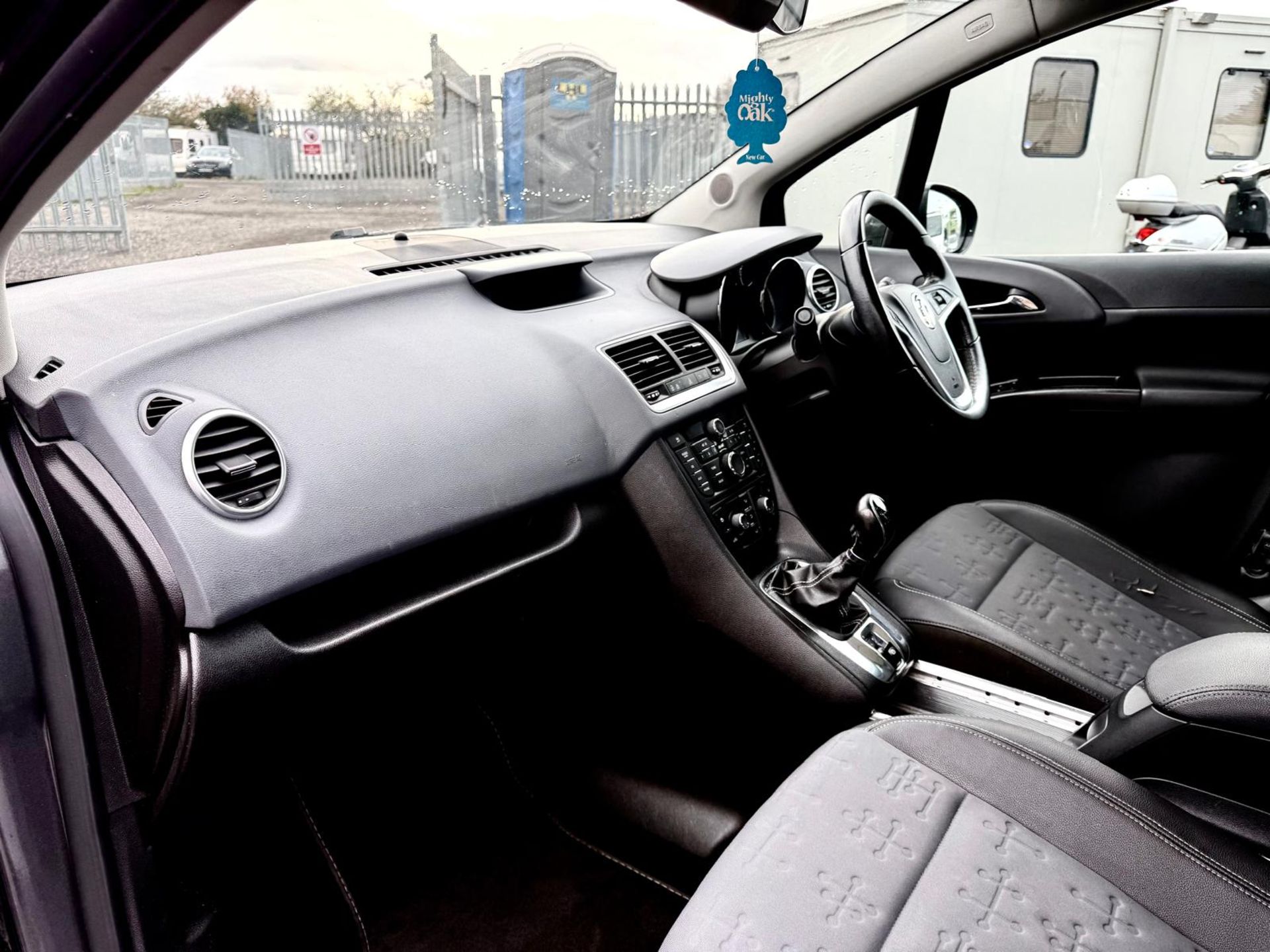 VAUXHALL VIVA (MOT OCT 2026) SE 1.4 TURBO 120 2011 (11) ULEZ COMPLIANT - Image 9 of 22