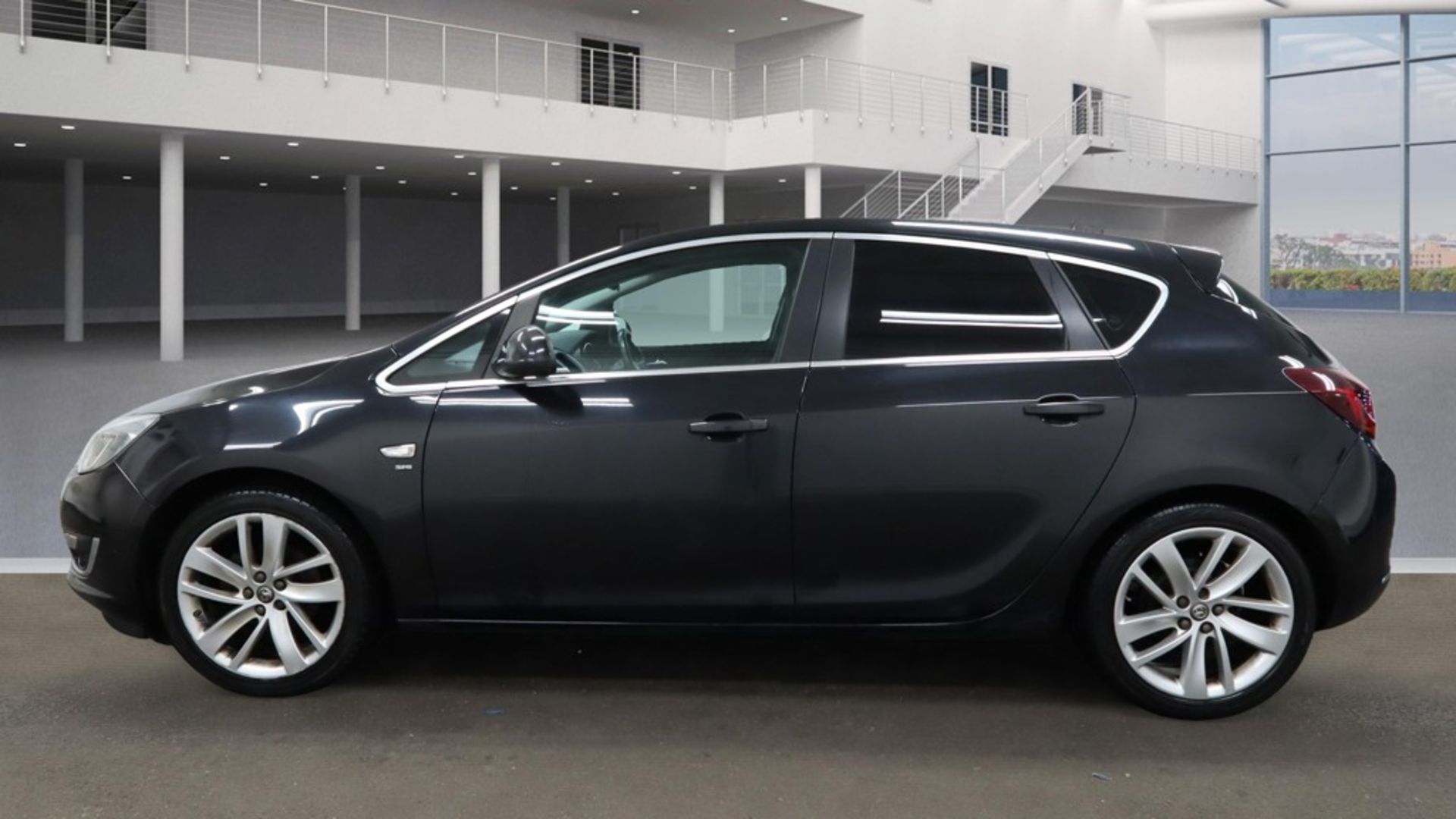 ** ON SALE ** VAUXHALL ASTRA 1.6 16V 115 SRI HATCHBACK 2014 (14) ULEZ COMPLIANT - Image 5 of 11