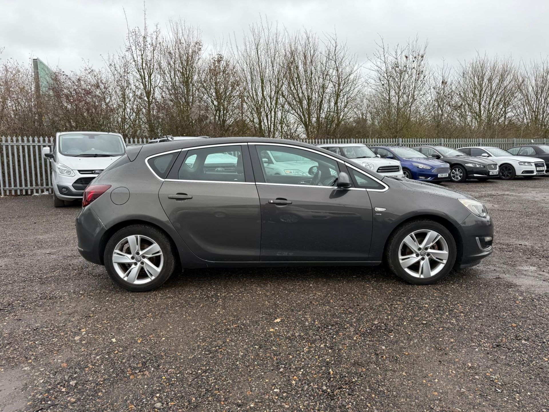 ** ON SALE ** VAUXHALL ASTRA 1.6 16V 115 SRI HATCHBACK 2013 (13) ULEZ COMPLIANT - Image 2 of 19