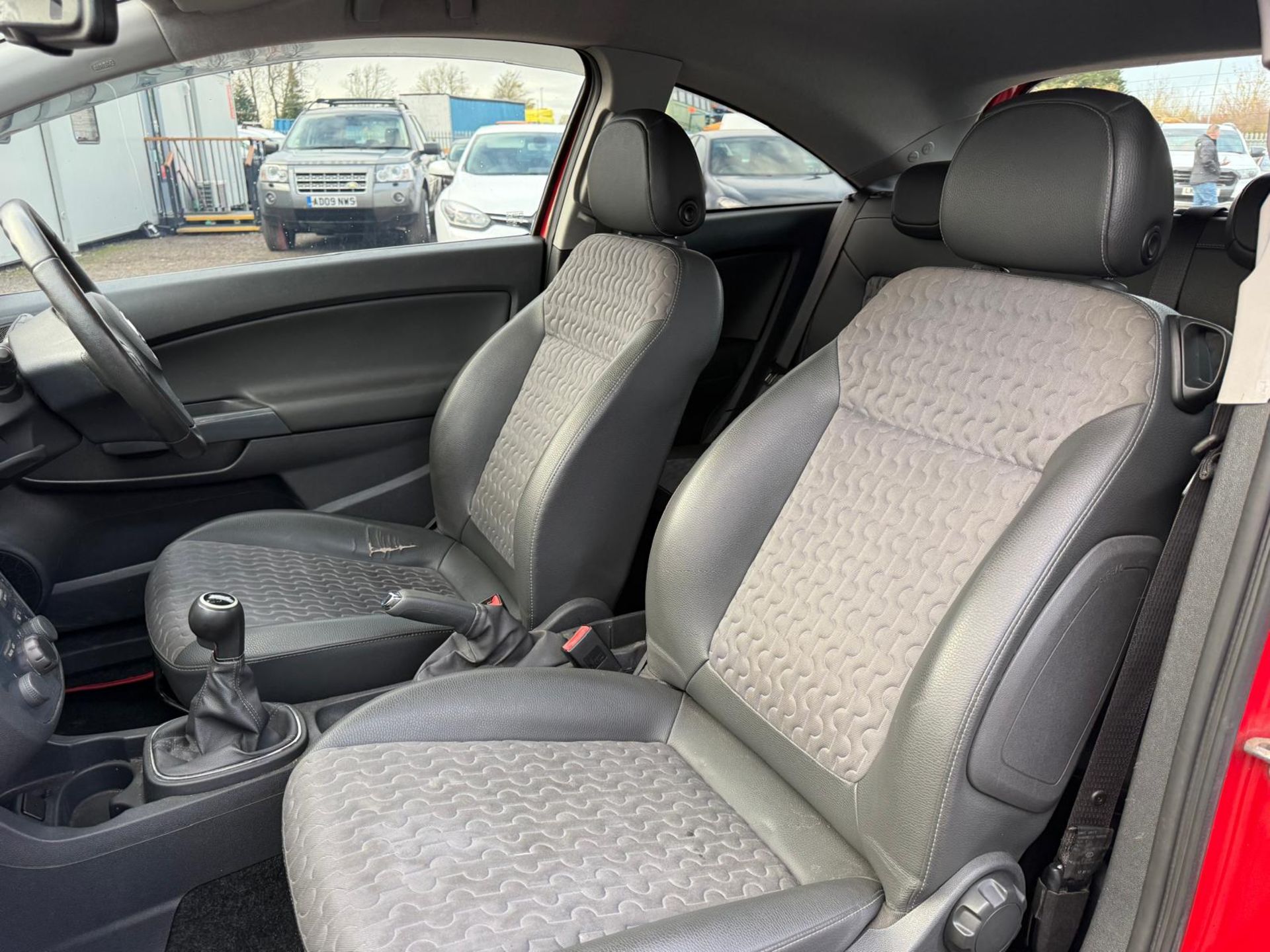 ** ON SALE ** VAUXHALL CORSA 1.4 16V SE HATCHBACK 2012 (61) ULEZ COMPLAINT (LOW MILES) - Image 8 of 16