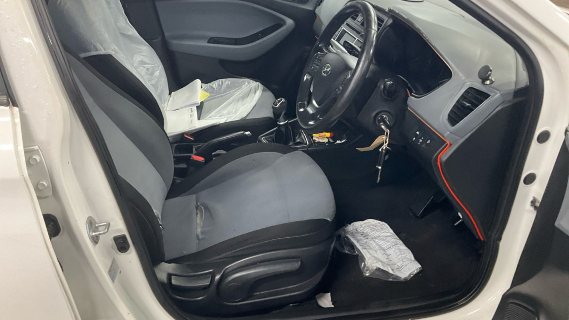 ** ON SALE ** HYUNDAI I20 (MOT NOV 2026) 1.4 CRDI SE HATCHBACK 2016 (16) ULEZ COMPLIANT - Image 8 of 11