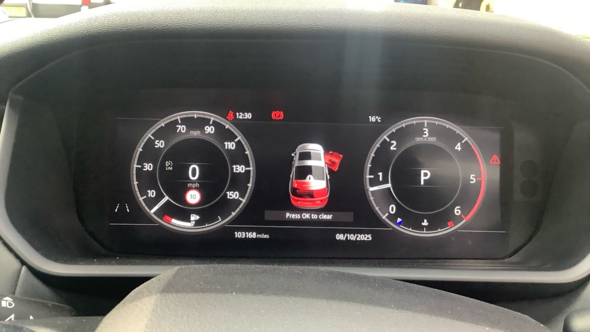 LAND ROVER DISCOVERY 5 HSE (MOT OCTOBER 2026)7 SEATS 2018 (18) - Image 6 of 6