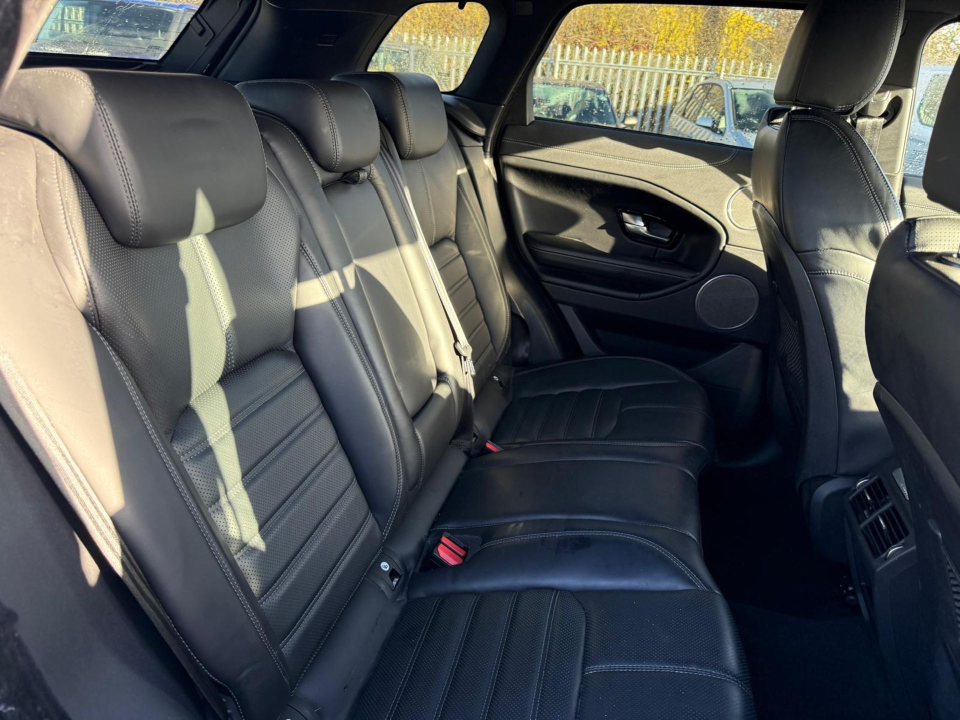 LAND ROVER RANGE ROVER EVOQUE ( MOT JULY 2026) 2.0 TD4 180 4WD HSE DYNAMIC 2016 (66) - Image 15 of 19