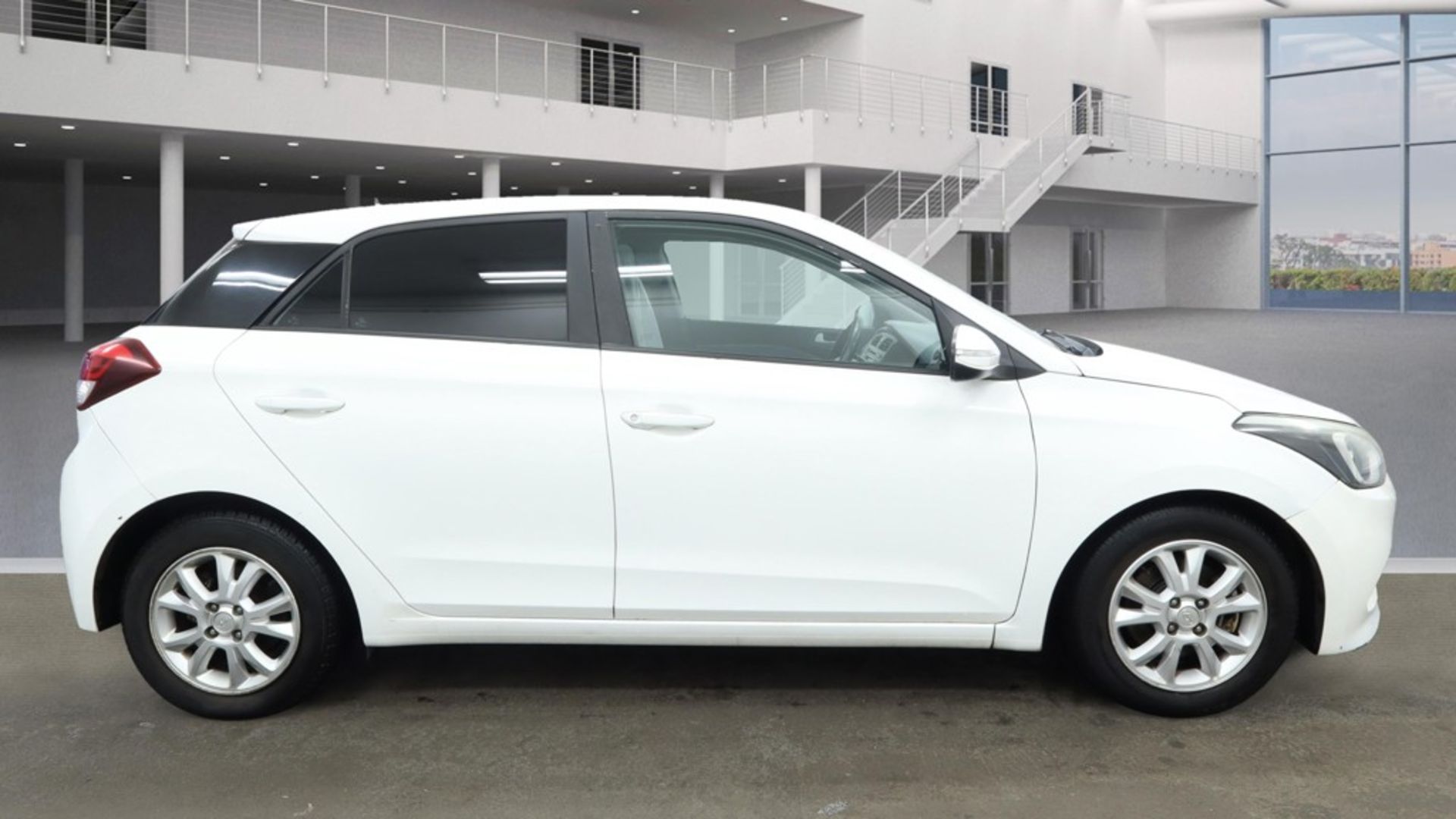 ** ON SALE ** HYUNDAI I20 (MOT NOV 2026) 1.4 CRDI SE HATCHBACK 2016 (16) ULEZ COMPLIANT - Image 2 of 11