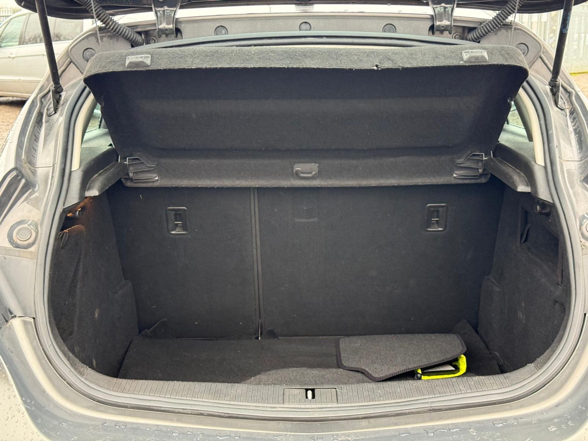 ** ON SALE ** VAUXHALL ASTRA 1.6 16V 115 SRI HATCHBACK 2013 (13) ULEZ COMPLIANT - Image 7 of 19