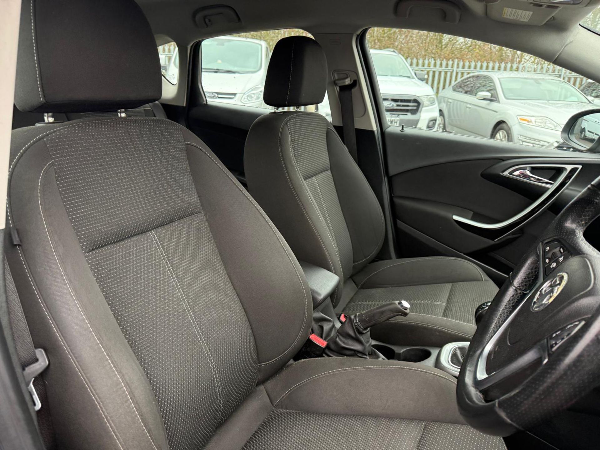 ** ON SALE ** VAUXHALL ASTRA 1.6 16V 115 SRI HATCHBACK 2013 (13) ULEZ COMPLIANT - Image 10 of 19