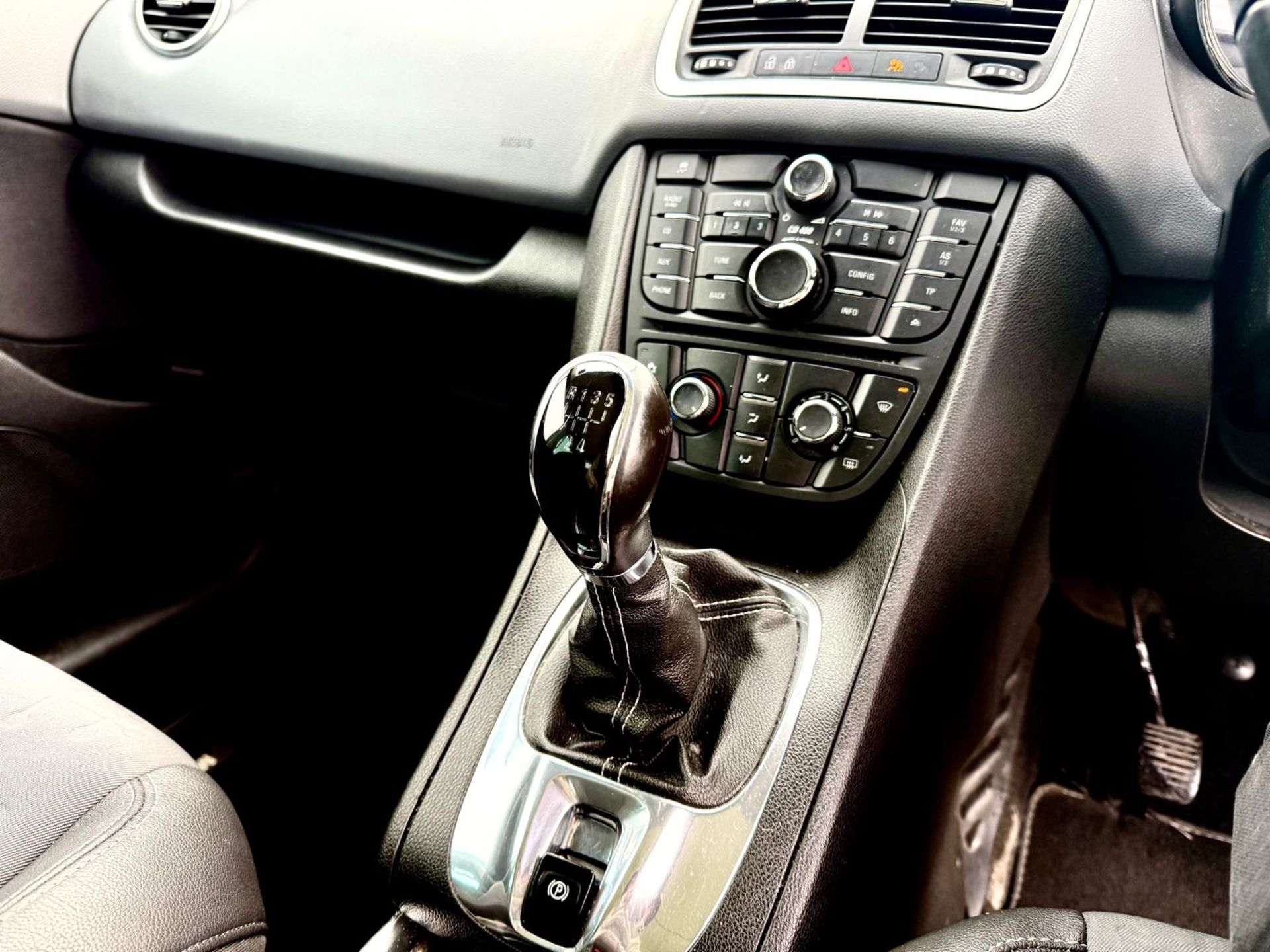 VAUXHALL VIVA (MOT OCT 2026) SE 1.4 TURBO 120 2011 (11) ULEZ COMPLIANT - Image 14 of 22