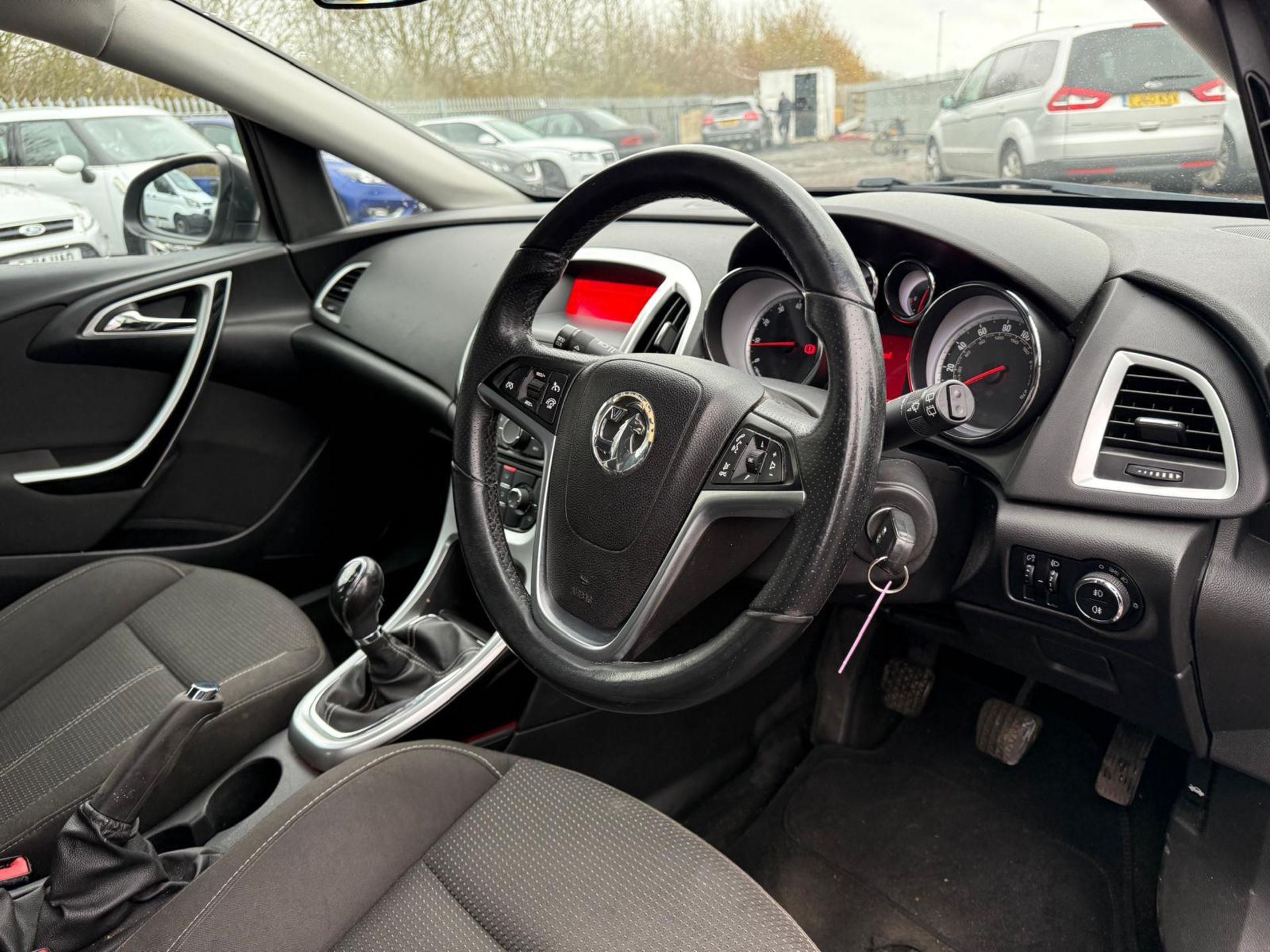 ** ON SALE ** VAUXHALL ASTRA 1.6 16V 115 SRI HATCHBACK 2013 (13) ULEZ COMPLIANT - Image 11 of 19