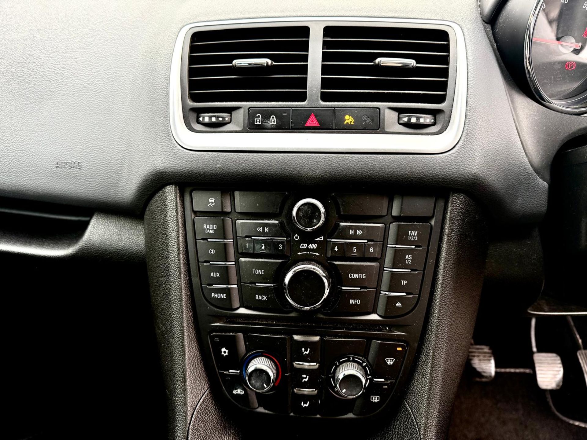 VAUXHALL VIVA (MOT OCT 2026) SE 1.4 TURBO 120 2011 (11) ULEZ COMPLIANT - Image 13 of 22