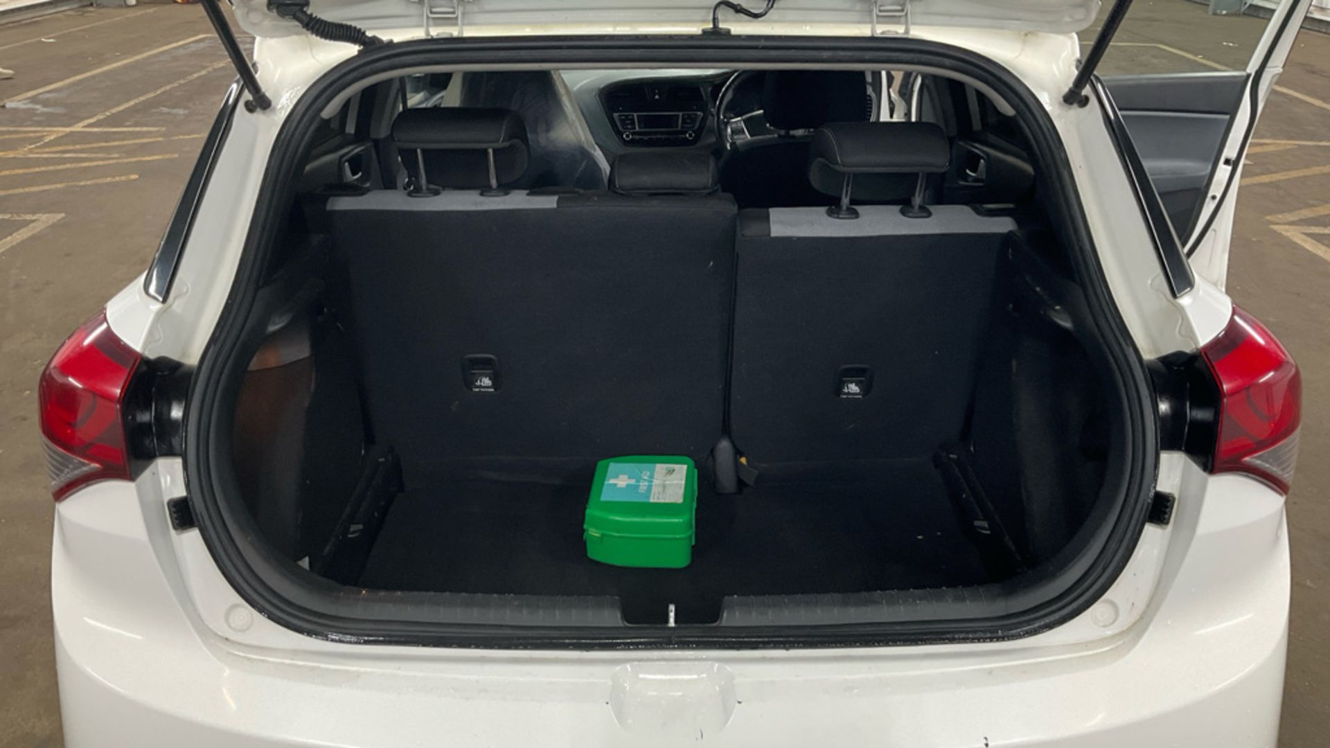 ** ON SALE ** HYUNDAI I20 (MOT NOV 2026) 1.4 CRDI SE HATCHBACK 2016 (16) ULEZ COMPLIANT - Image 7 of 11