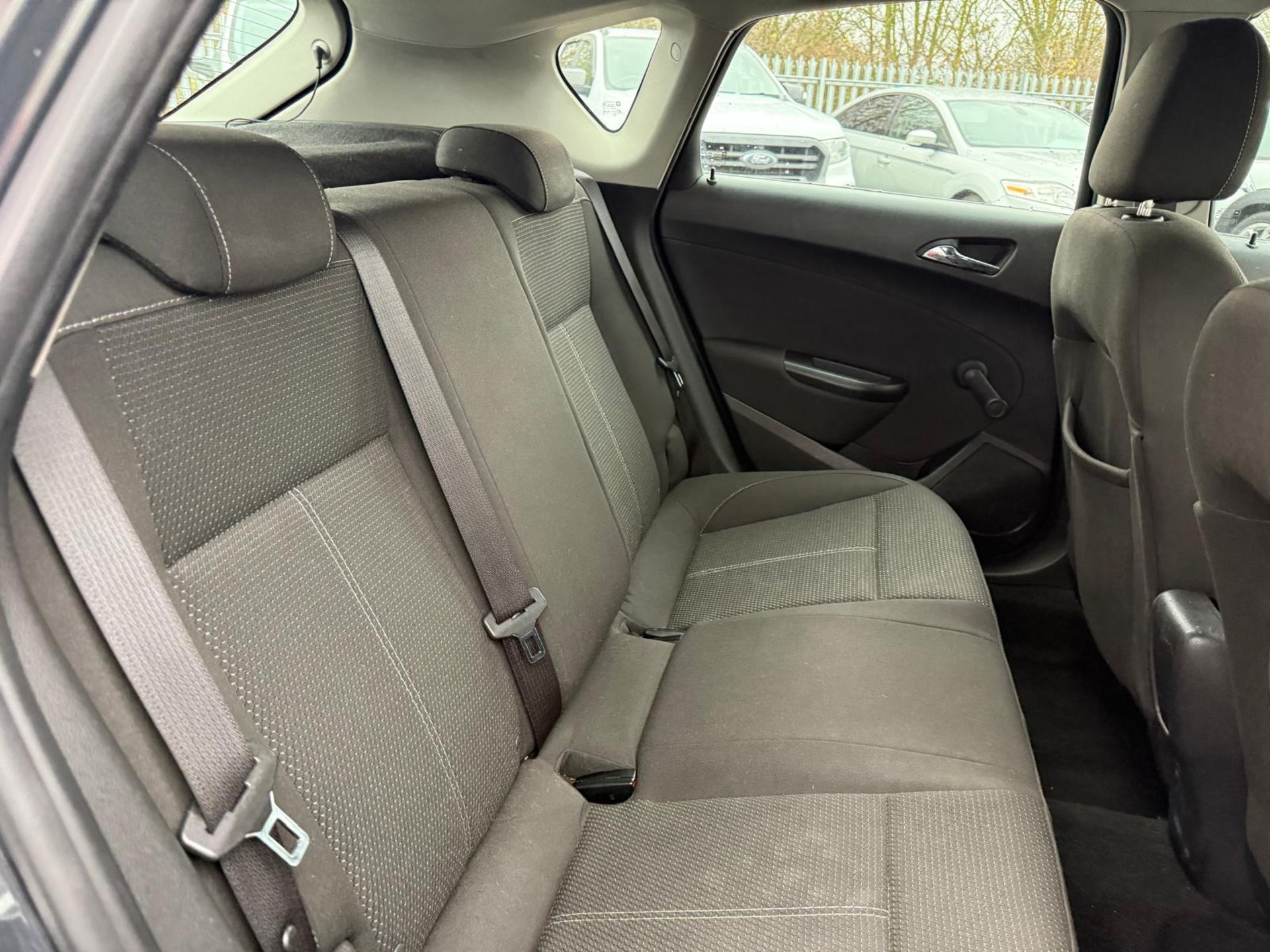 ** ON SALE ** VAUXHALL ASTRA 1.6 16V 115 SRI HATCHBACK 2013 (13) ULEZ COMPLIANT - Image 16 of 19