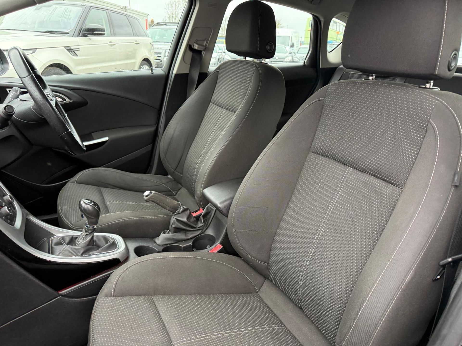 ** ON SALE ** VAUXHALL ASTRA 1.6 16V 115 SRI HATCHBACK 2013 (13) ULEZ COMPLIANT - Image 8 of 19