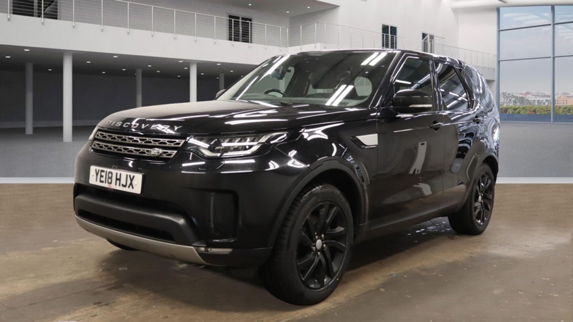 LAND ROVER DISCOVERY 5 HSE (MOT OCTOBER 2026)7 SEATS 2018 (18) - Image 2 of 6