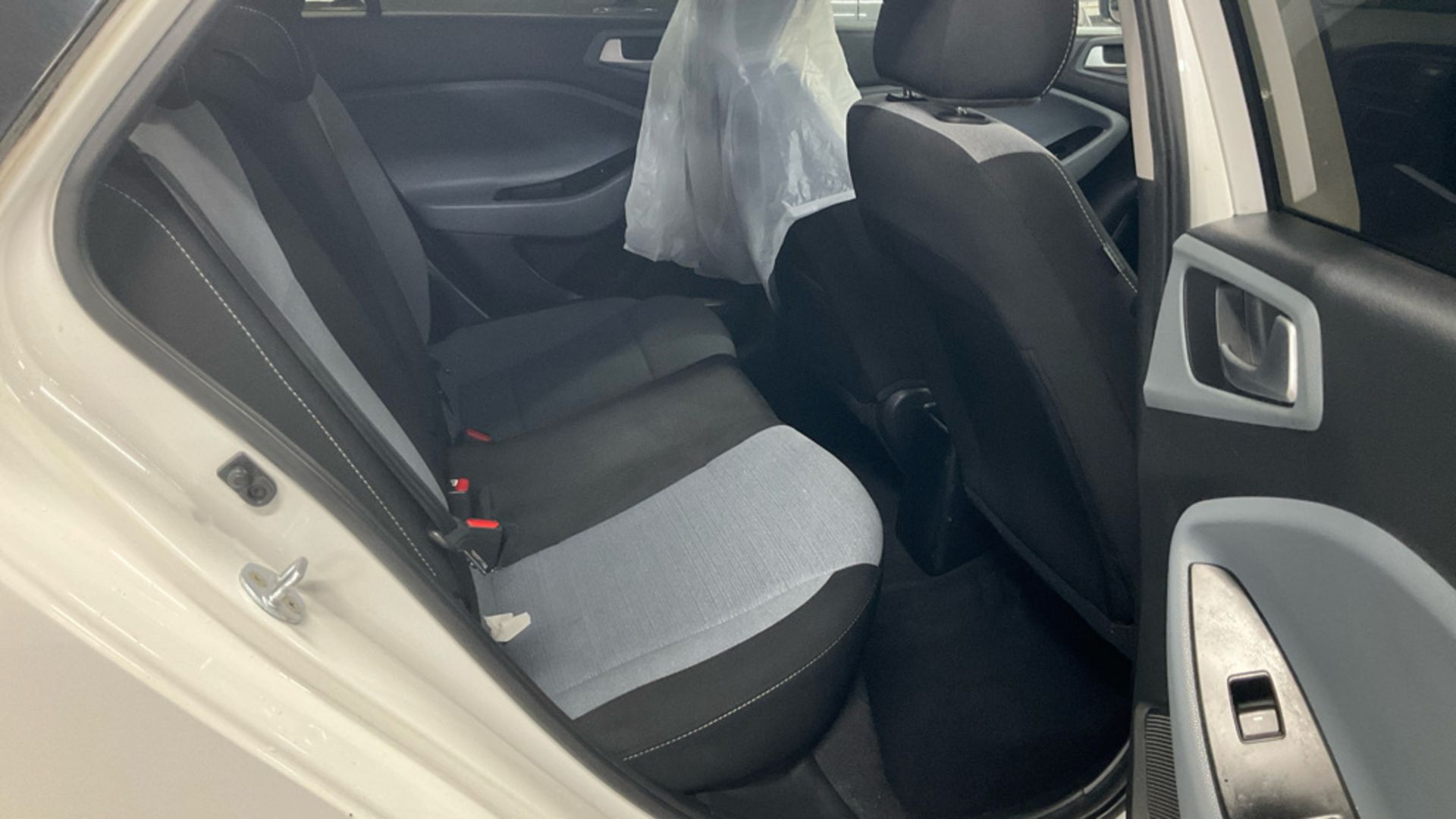 ** ON SALE ** HYUNDAI I20 (MOT NOV 2026) 1.4 CRDI SE HATCHBACK 2016 (16) ULEZ COMPLIANT - Image 9 of 11