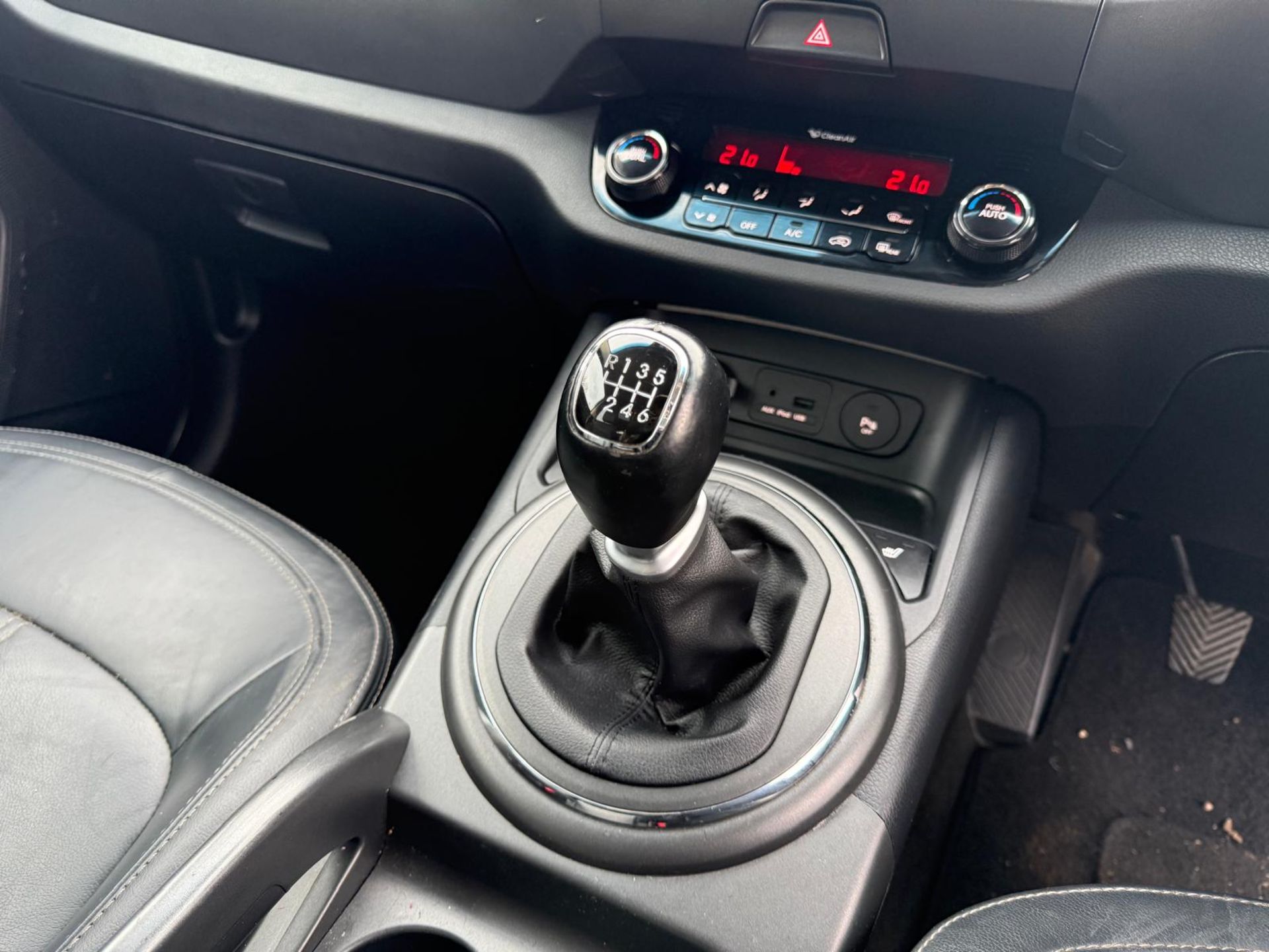 KIA SPORTAGE 3 1.7 CRDI 2013 (13) LOW MILES - Image 14 of 21