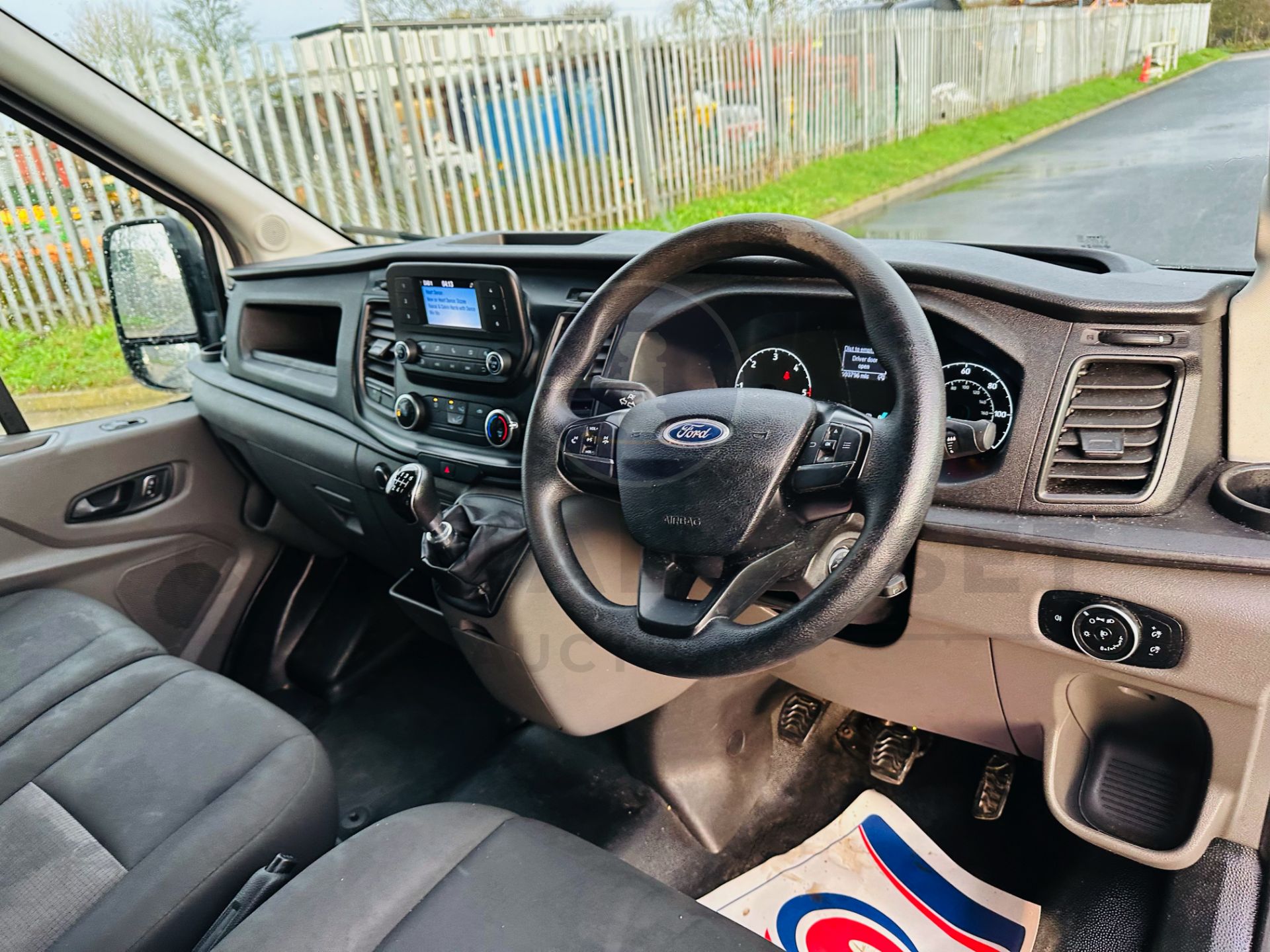 "ON SALE" FORD TRANSIT 2.0TDCI *LUTON BOX VAN WITH ELECTRIC TAIL LIFT* - 2020 MODEL - 1 KEEPER - Image 19 of 26