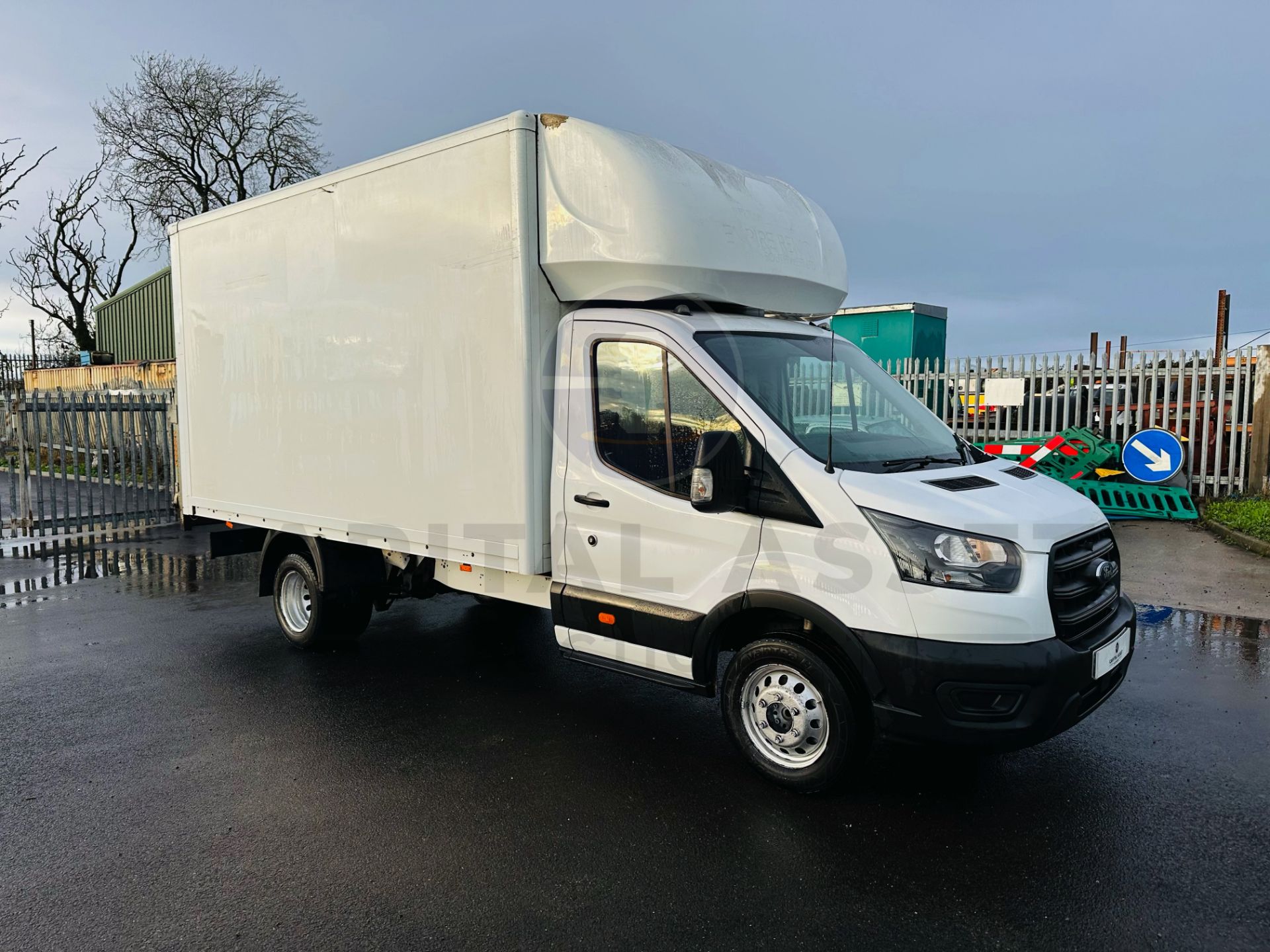 "ON SALE" FORD TRANSIT 2.0TDCI *LUTON BOX VAN WITH ELECTRIC TAIL LIFT* - 2020 MODEL - 1 KEEPER